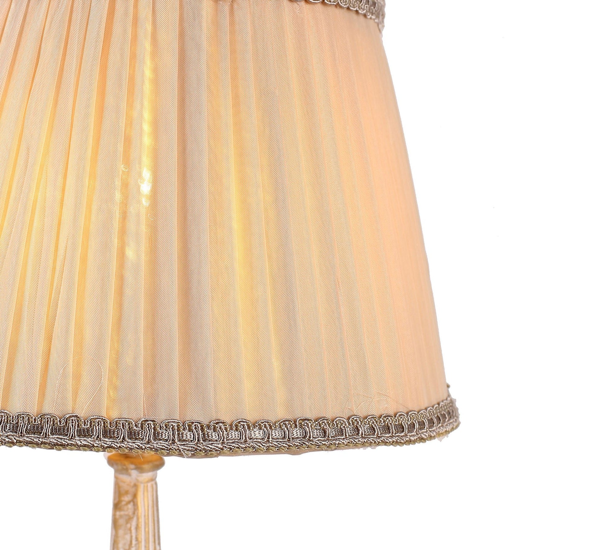 Table lamp with a antique classic touch - Vitrine Furniture - Lighting