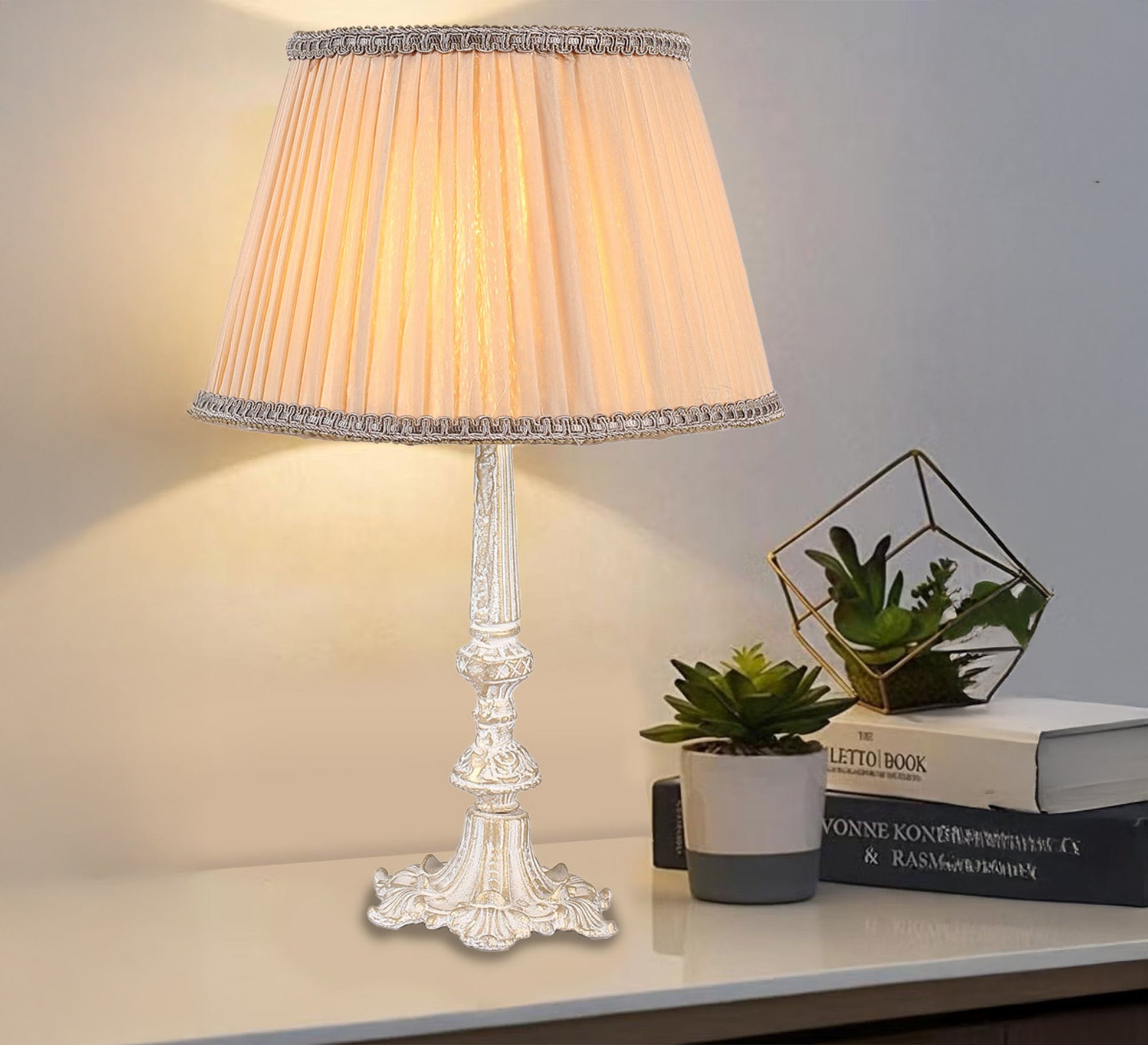 Table lamp with a antique classic touch - Vitrine Furniture - Lighting