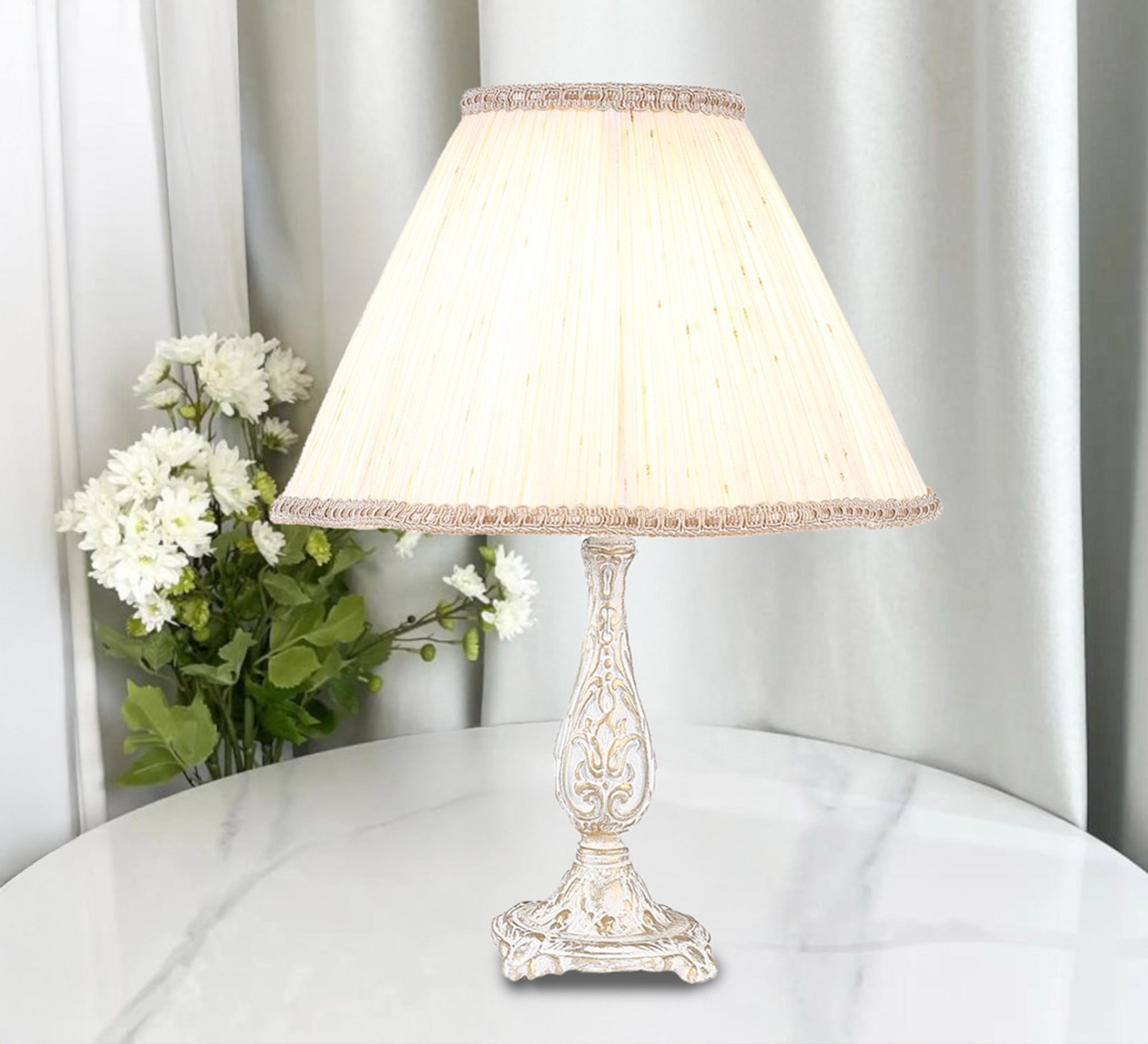 Table lamp with a classic touch - Vitrine Furniture - Lighting