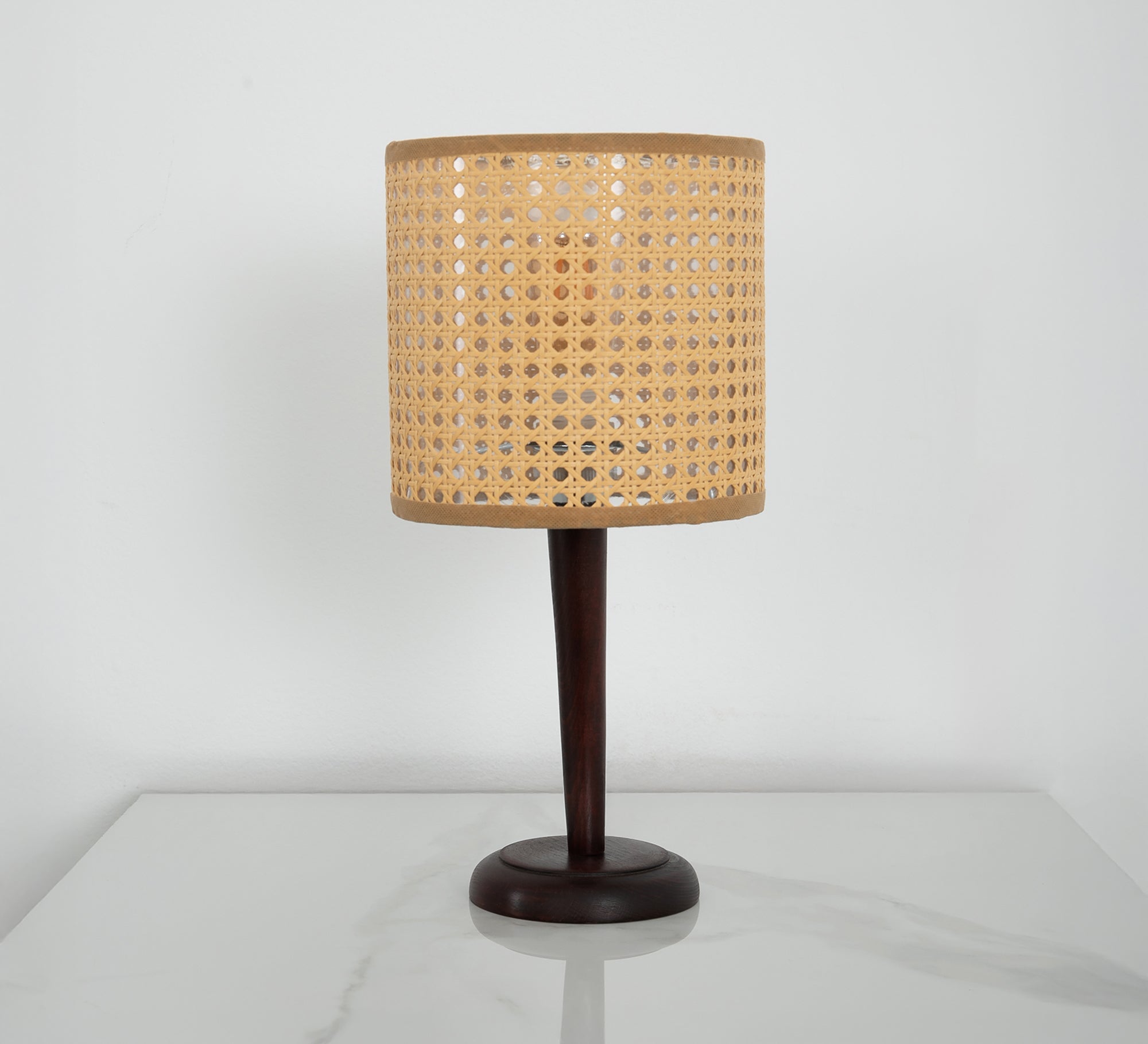 Table lamp with a classical touch - Vitrine Furniture - Table lamps