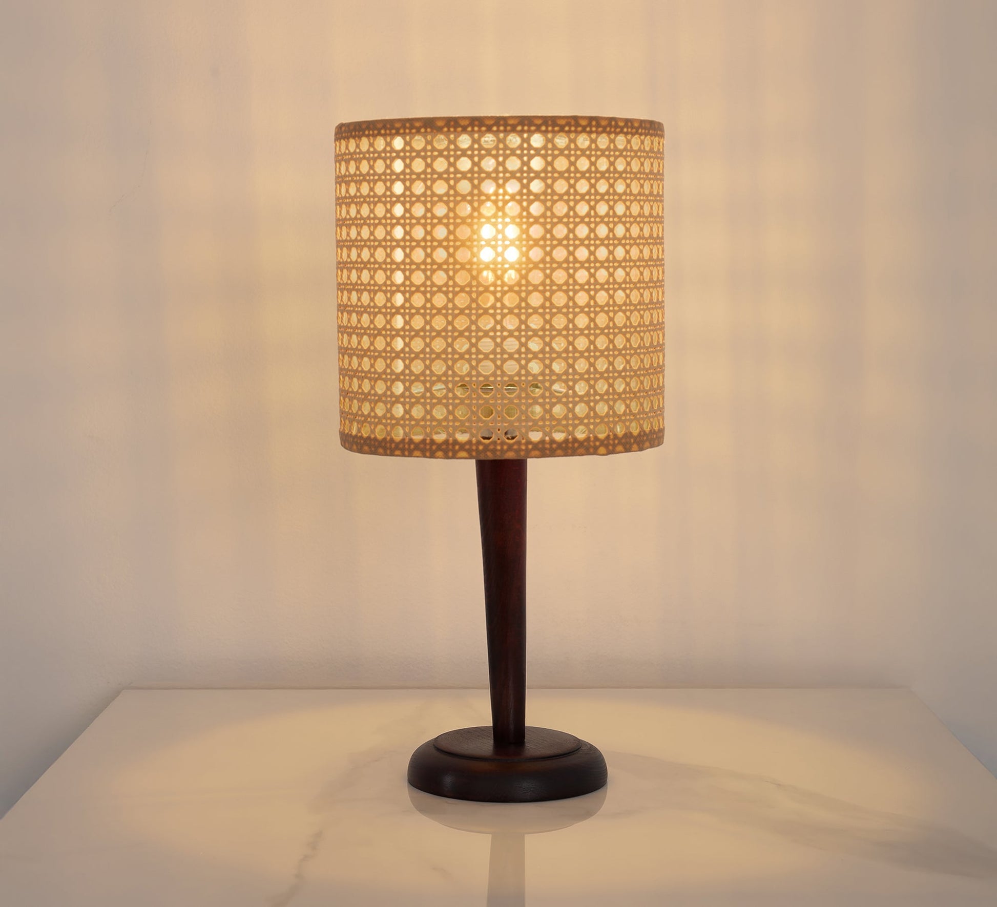 Table lamp with a classical touch - Vitrine Furniture - Table lamps