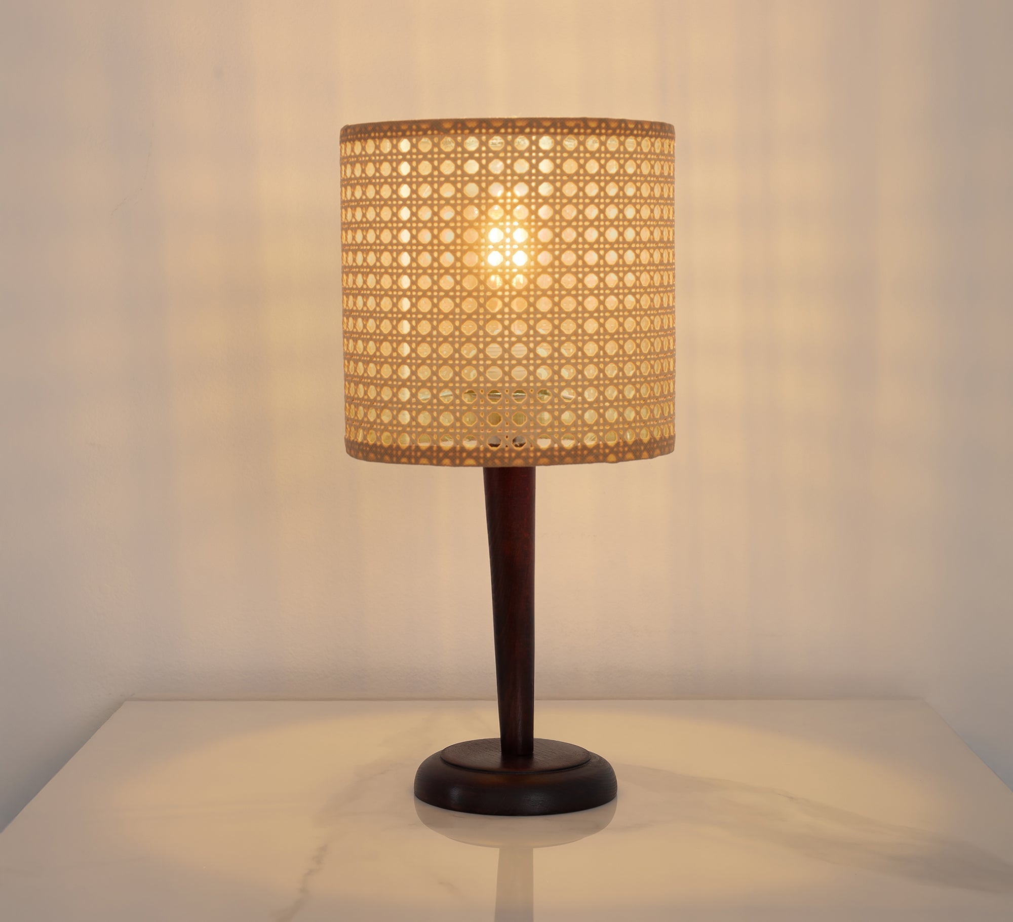 Table lamp with a classical touch - Vitrine Furniture - Table lamps
