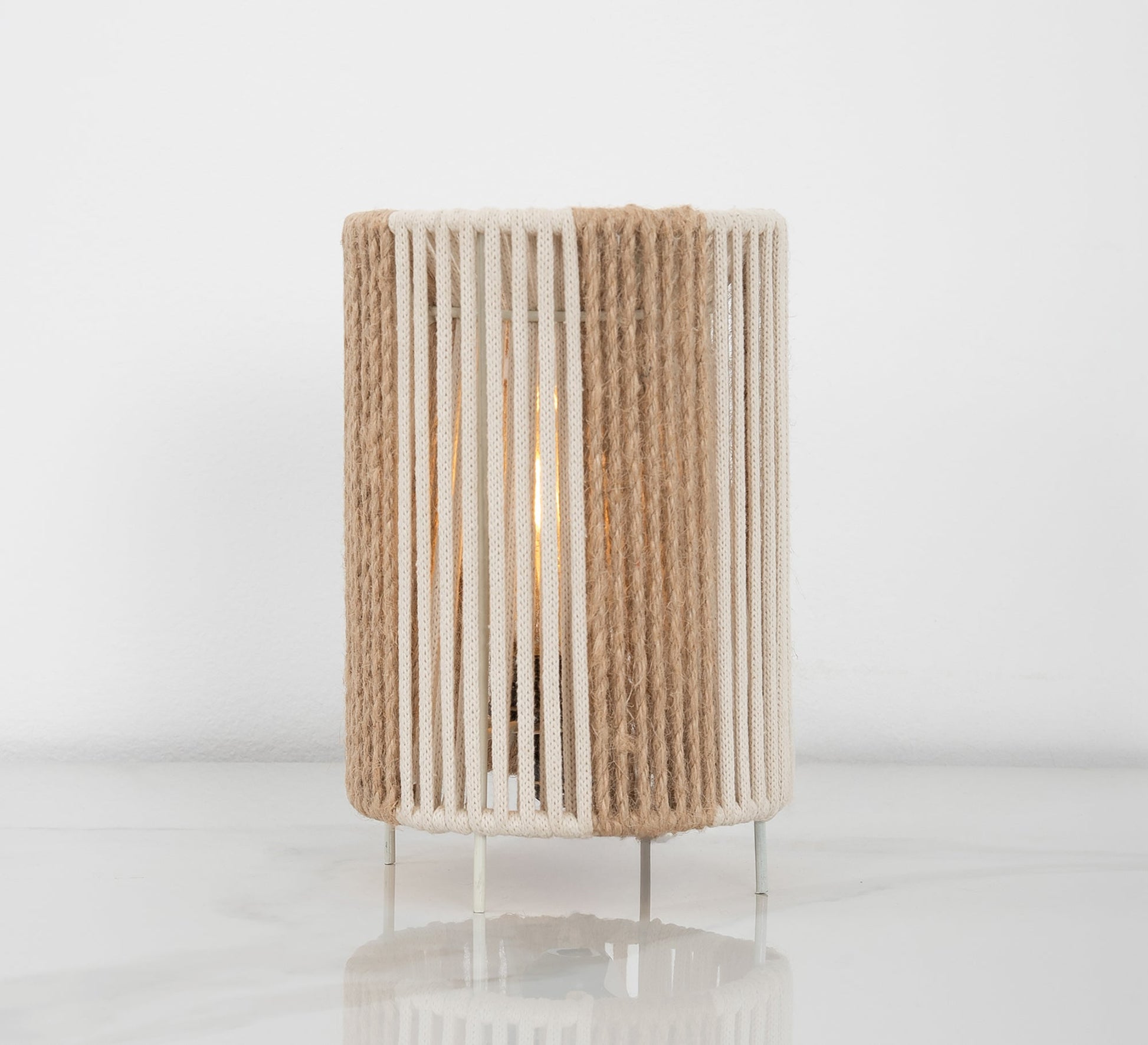 Table lamp with a shade made of tightly woven threads - Vitrine Furniture - Table lamps