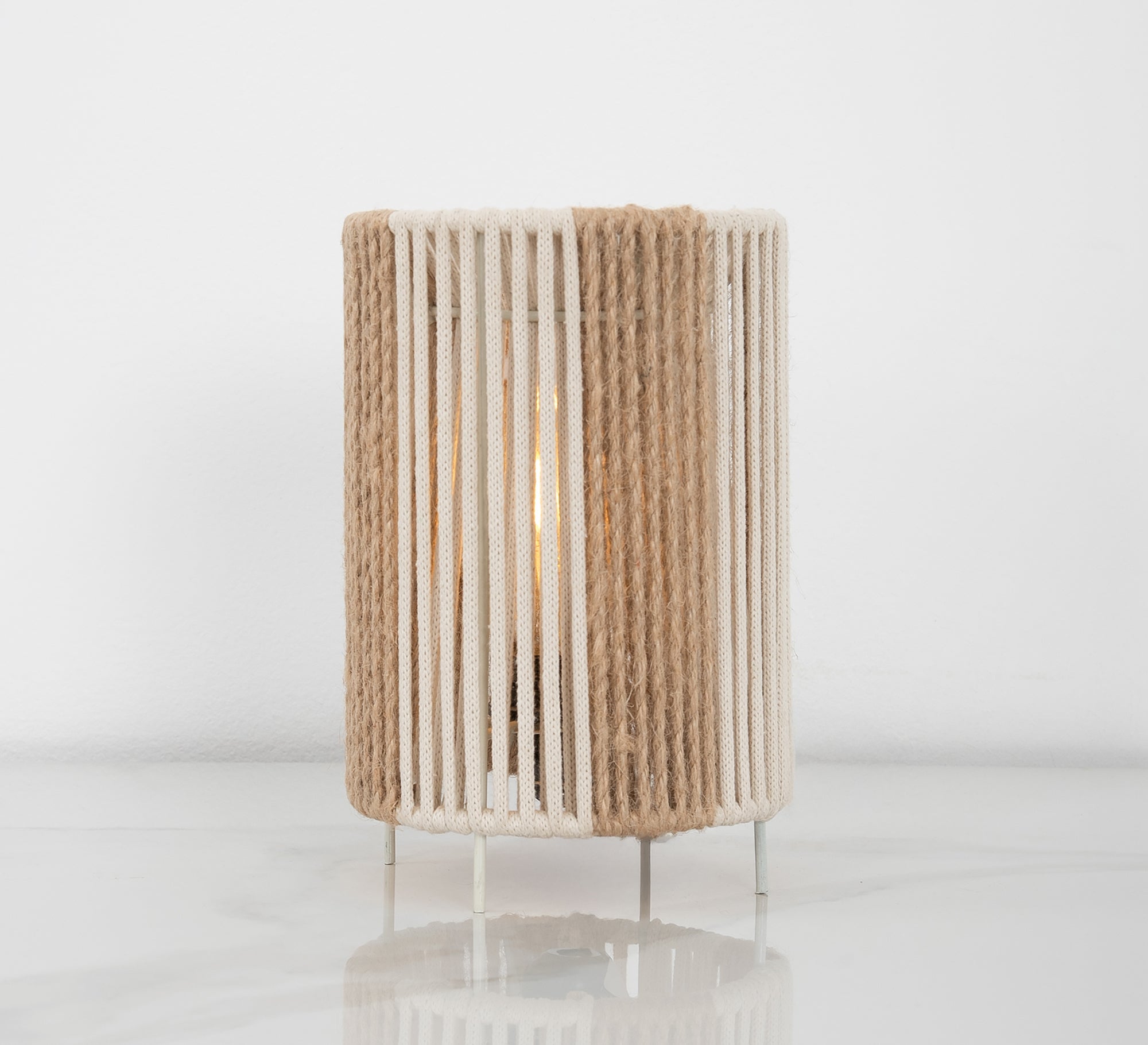 Table lamp with a shade made of tightly woven threads - Vitrine Furniture - Table lamps