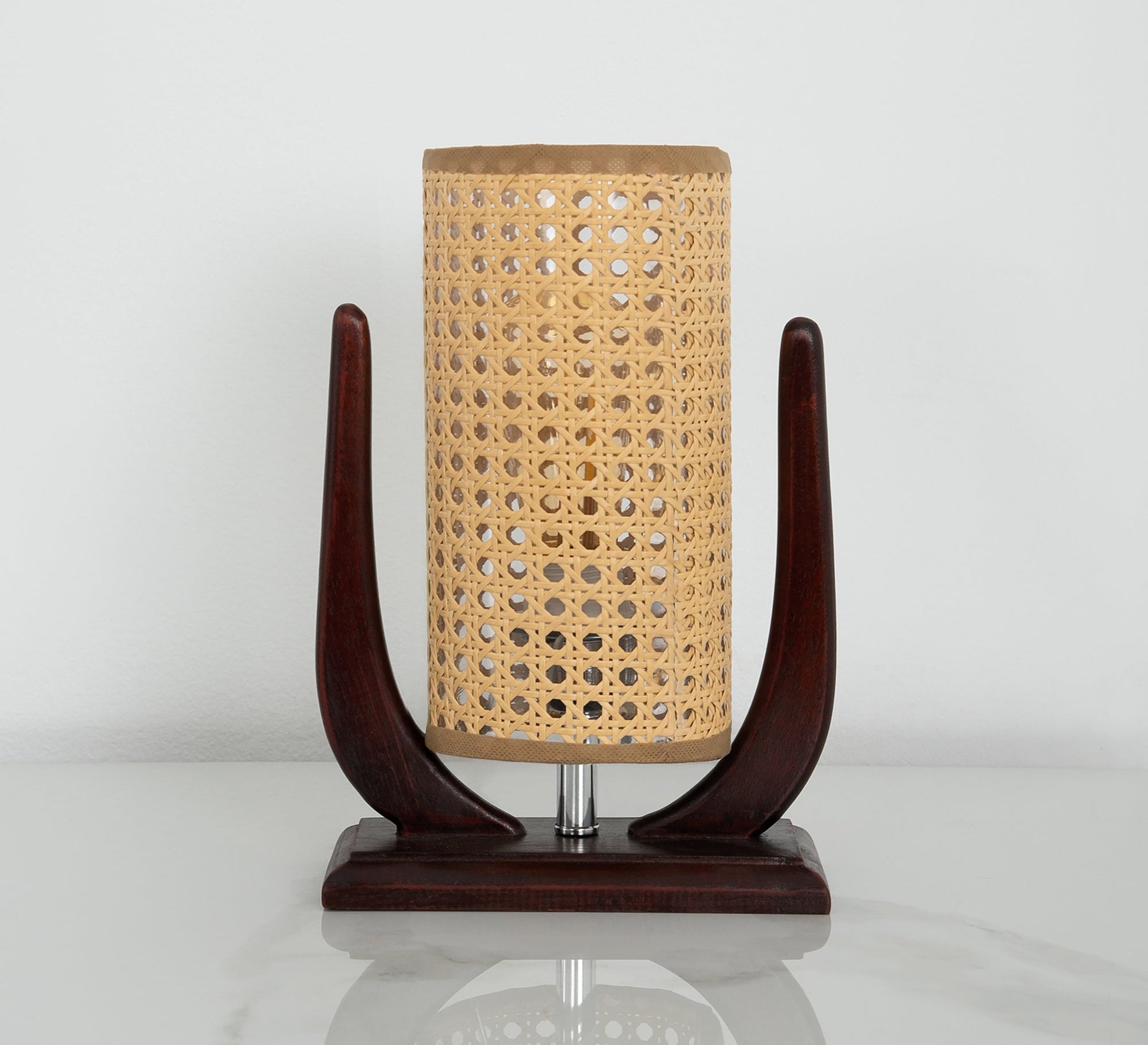 Table lamp with a unique curved design - Vitrine Furniture - Table lamps