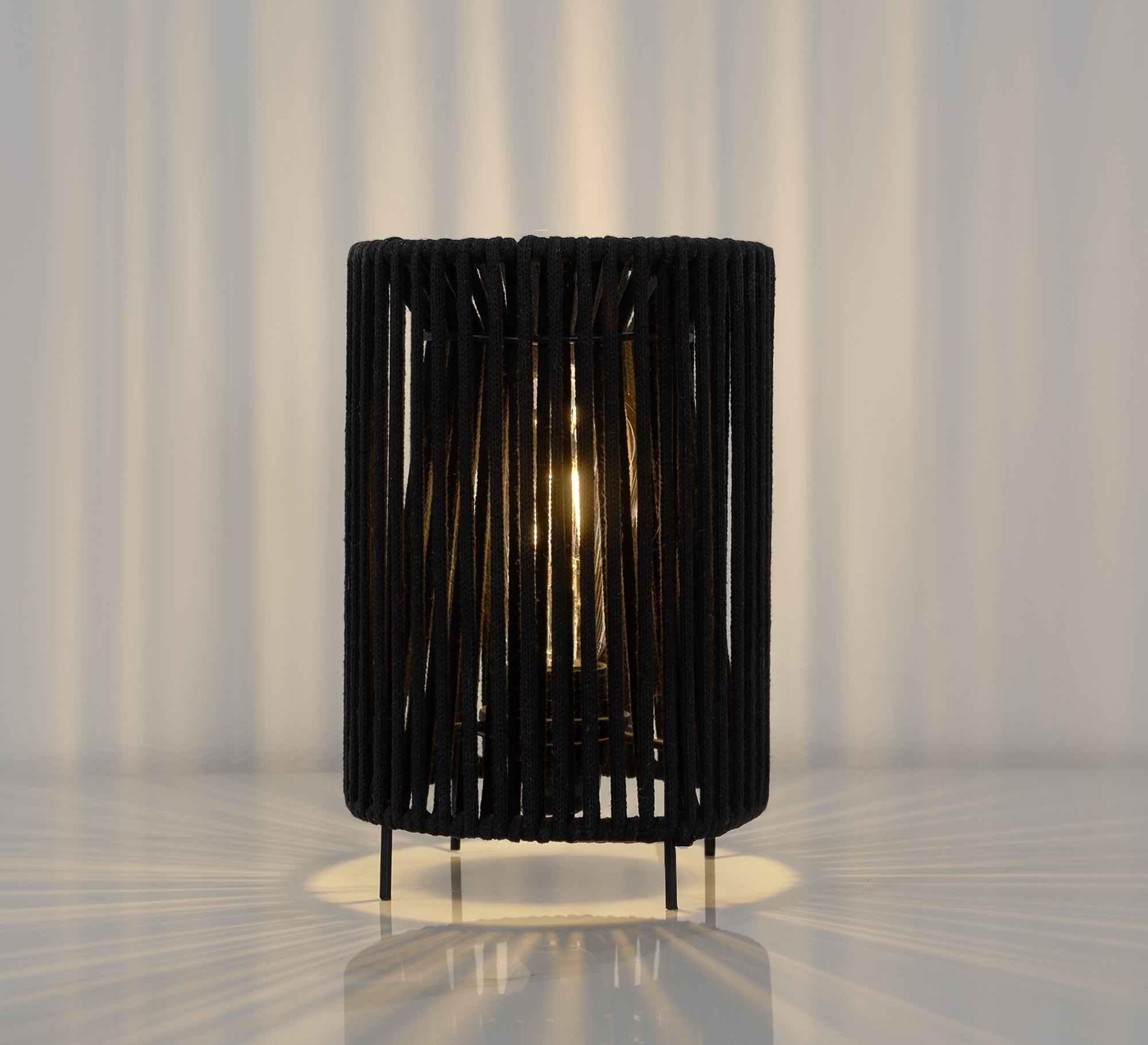 Table lamp with cylindrical shade - Vitrine Furniture - Table lamps