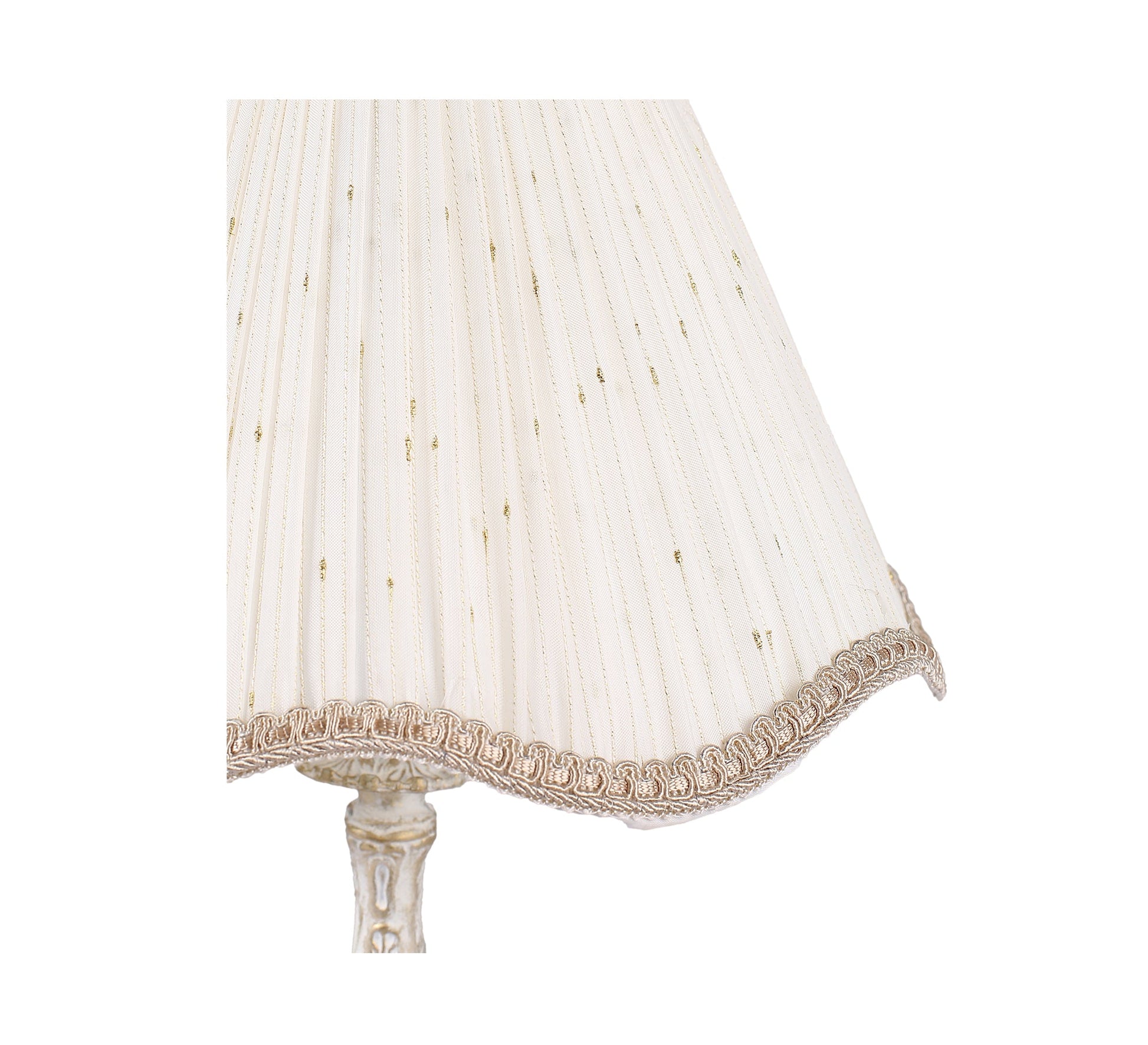 Table lamp with elegant motifs and a golden touch - Vitrine Furniture - Lighting