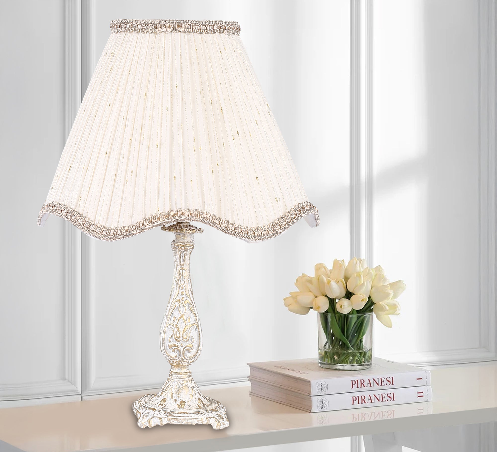 Table lamp with elegant motifs and a golden touch - Vitrine Furniture - Lighting