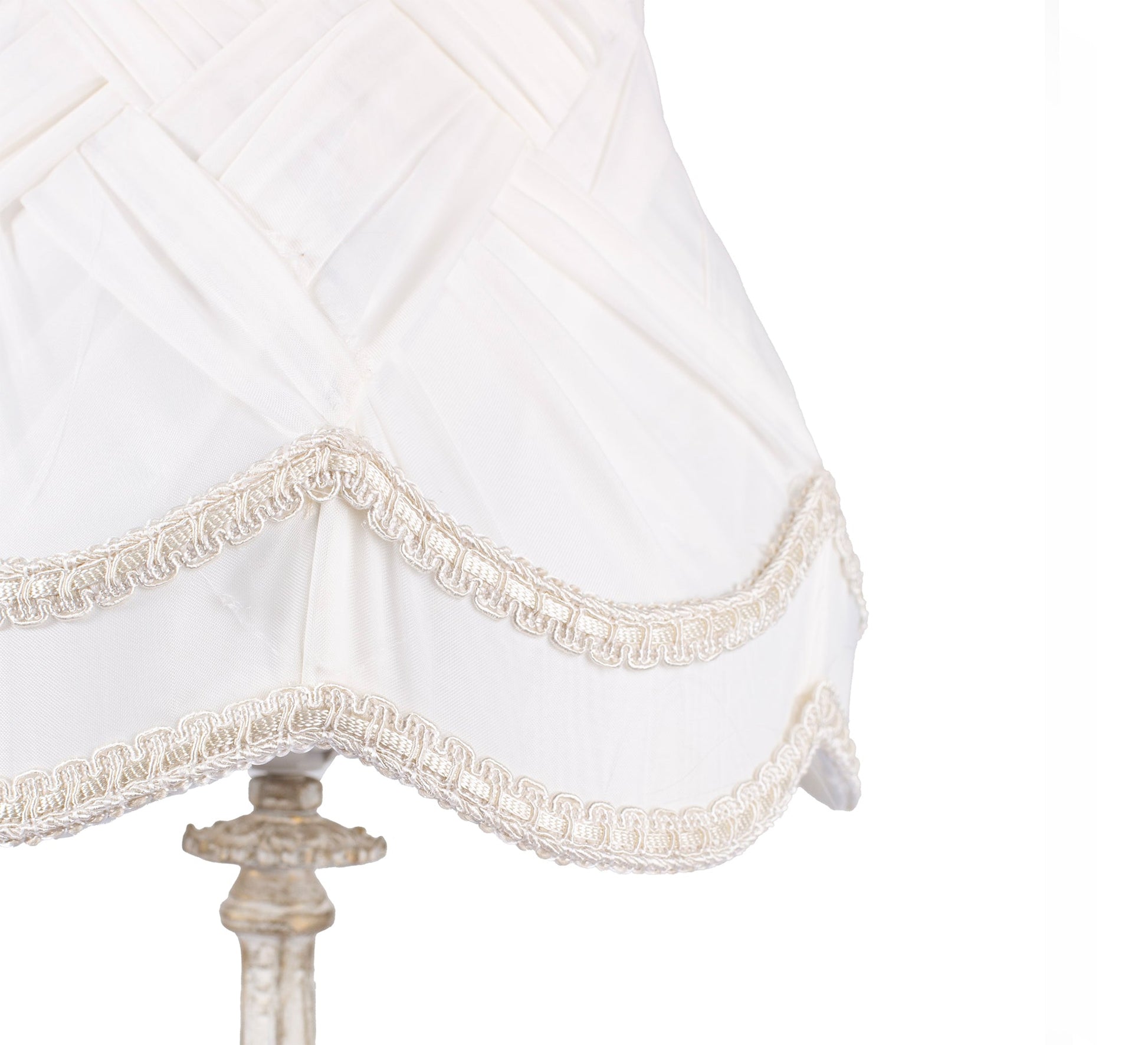 Table lamp with gold and white motifs - Vitrine Furniture - Lighting