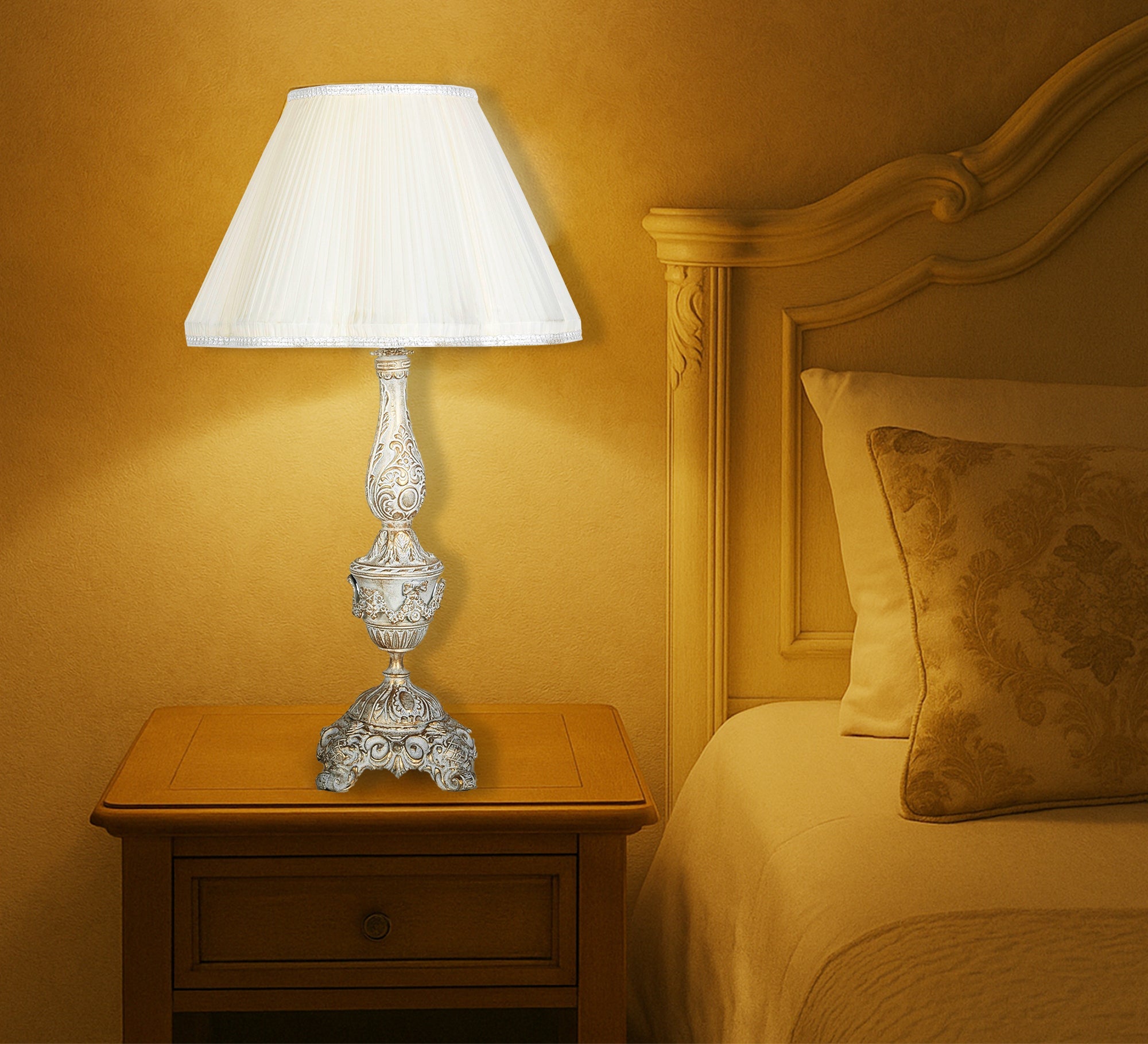 Table lighting unit with a classic metal base - Vitrine Furniture - Lighting