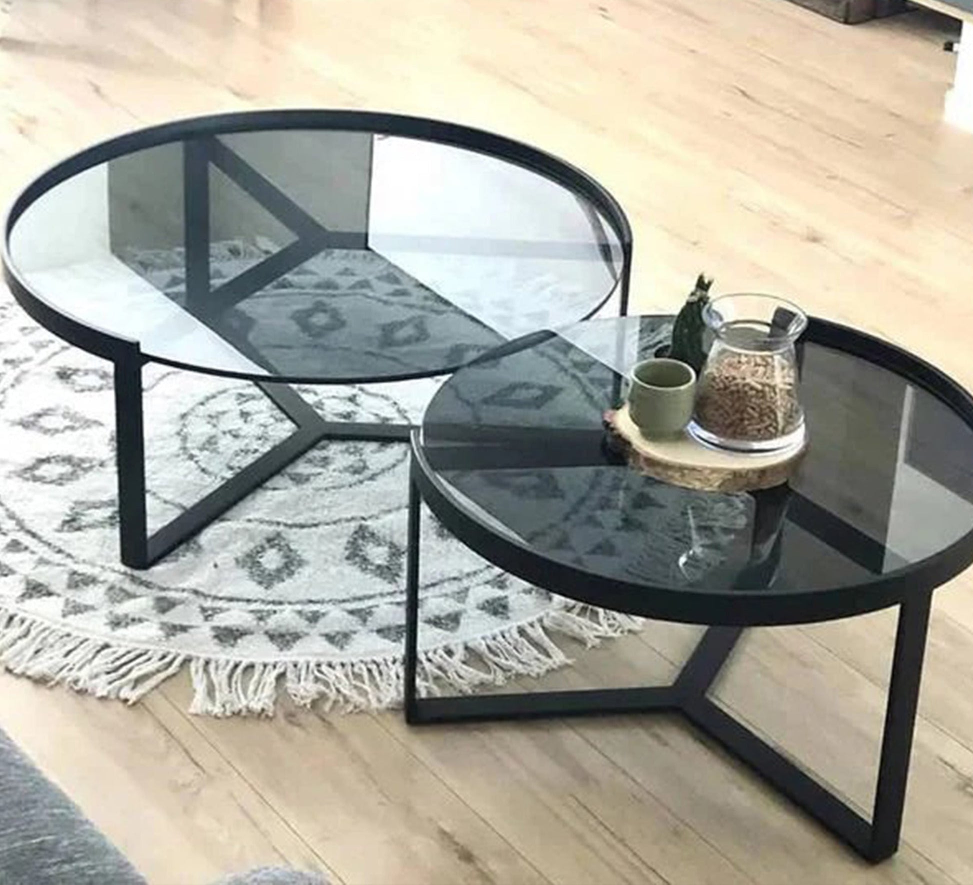 Table set with incomplete decorative frames - Vitrine Furniture - Furniture