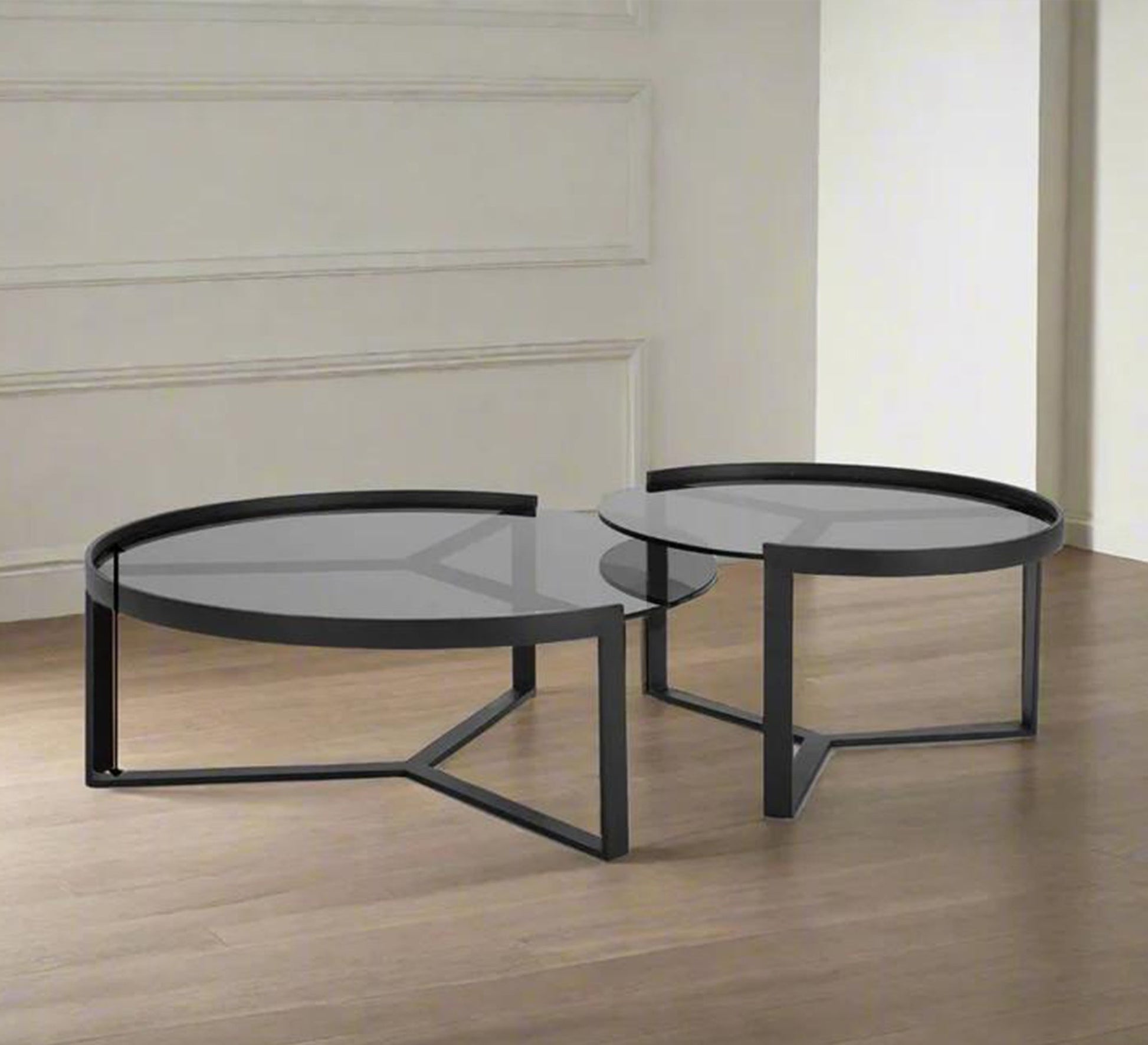 Table set with incomplete decorative frames - Vitrine Furniture - Furniture