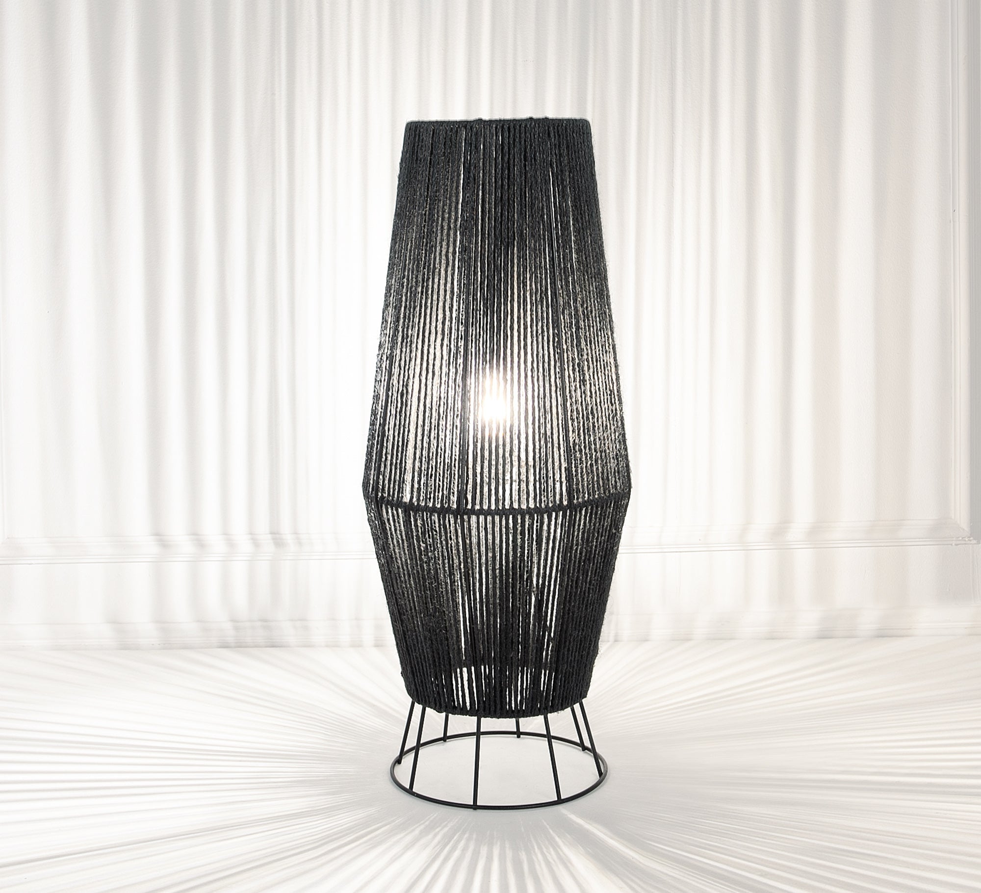 Tall floor lamp in black - Vitrine Furniture - Lighting