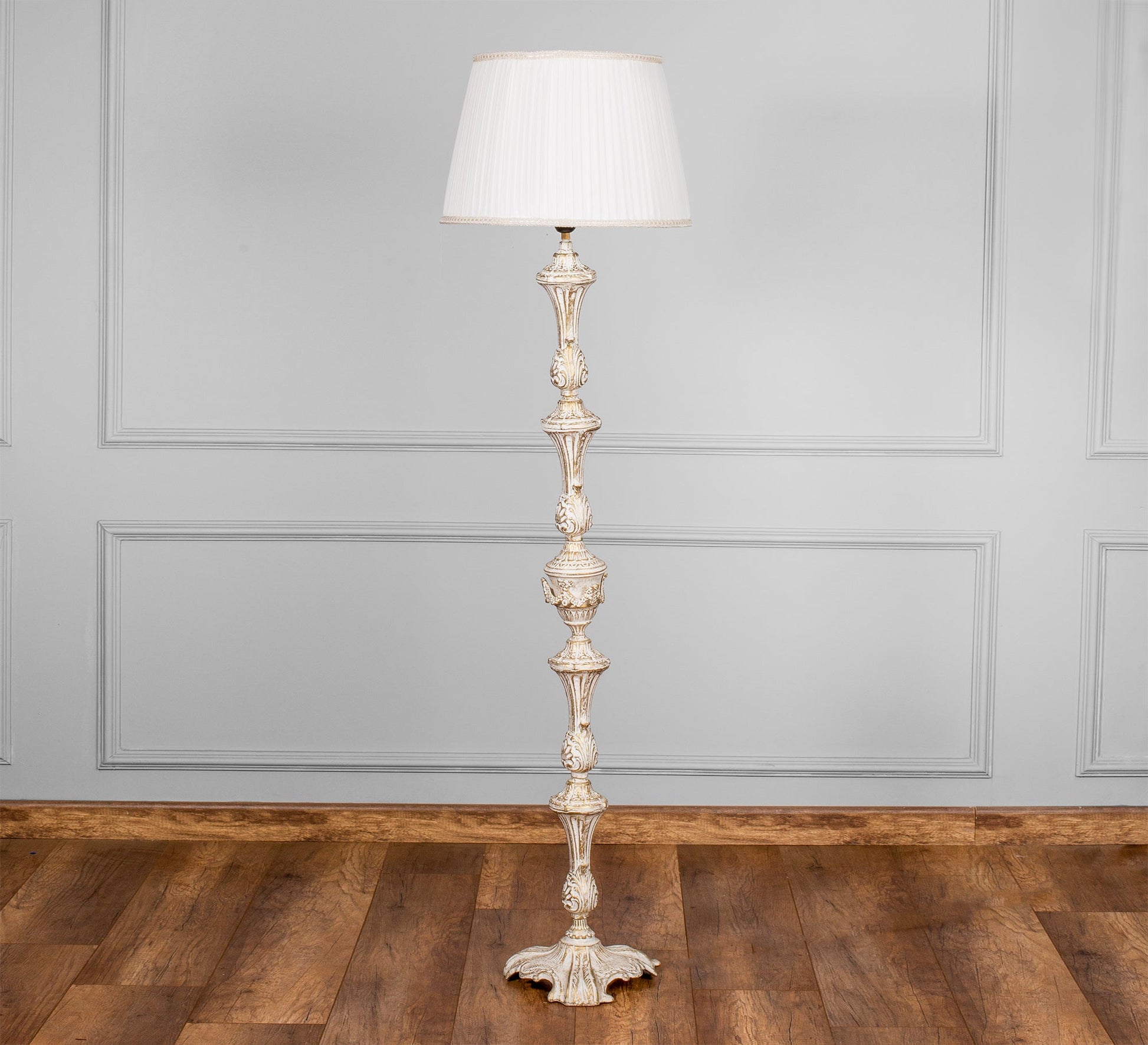Tall floor lamp with a luxurious touch - Vitrine Furniture - Lighting