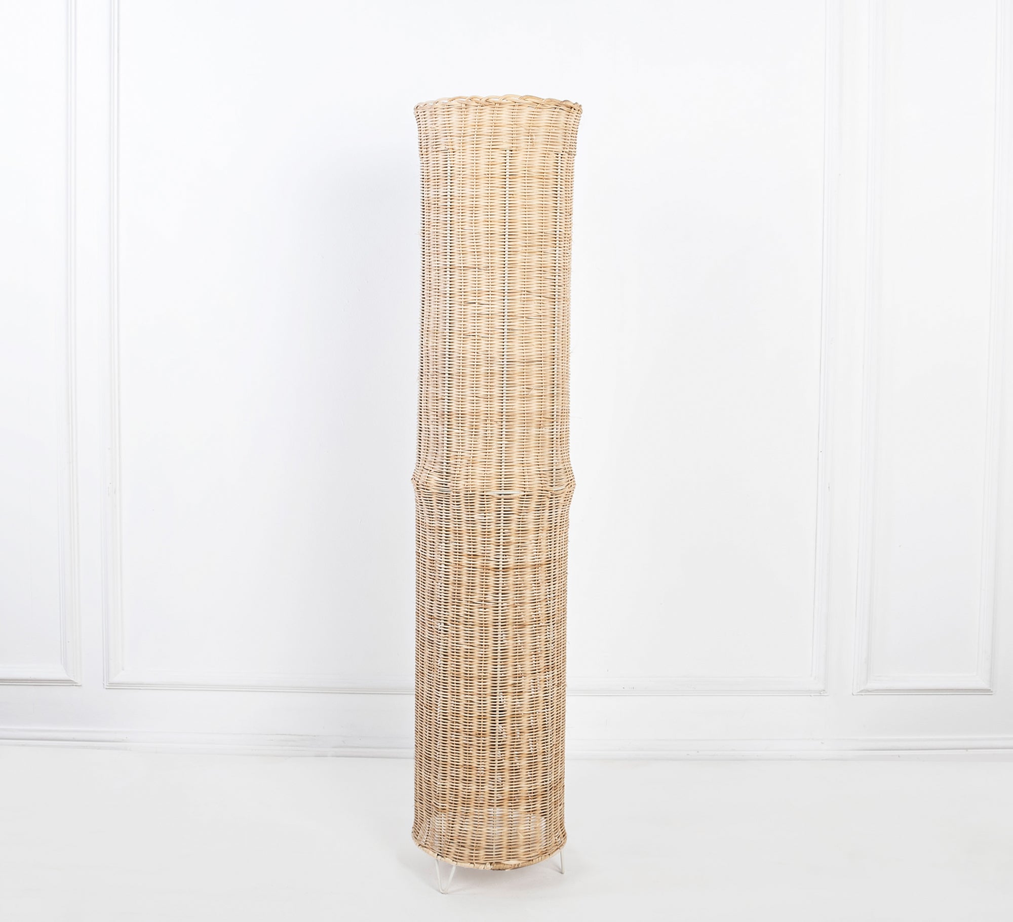 Tall floor lamp with metal legs - Vitrine Furniture - Lighting