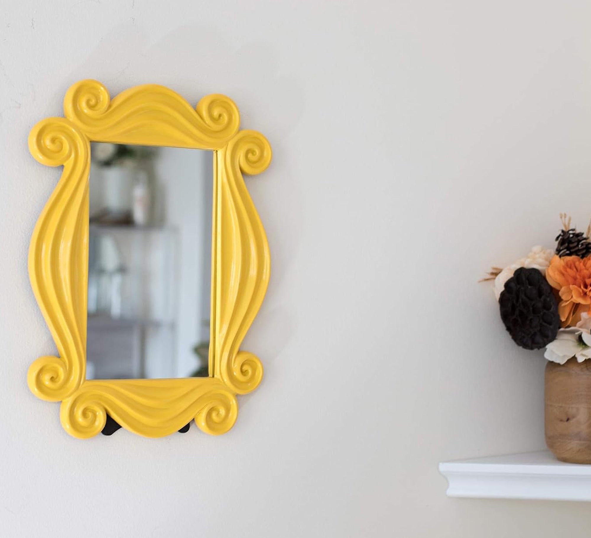 The famous Monica frame - Vitrine Furniture - Décor