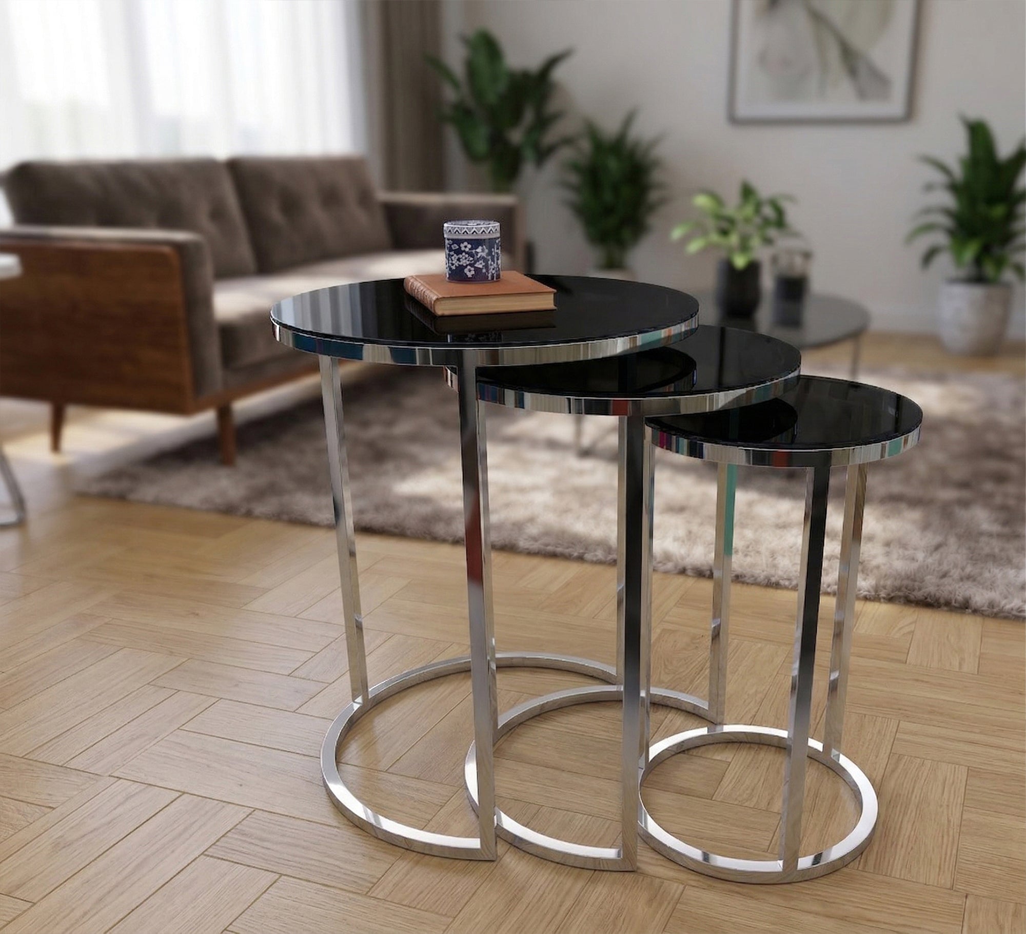 Three delicately designed circular tables - Vitrine Furniture - Side Tables