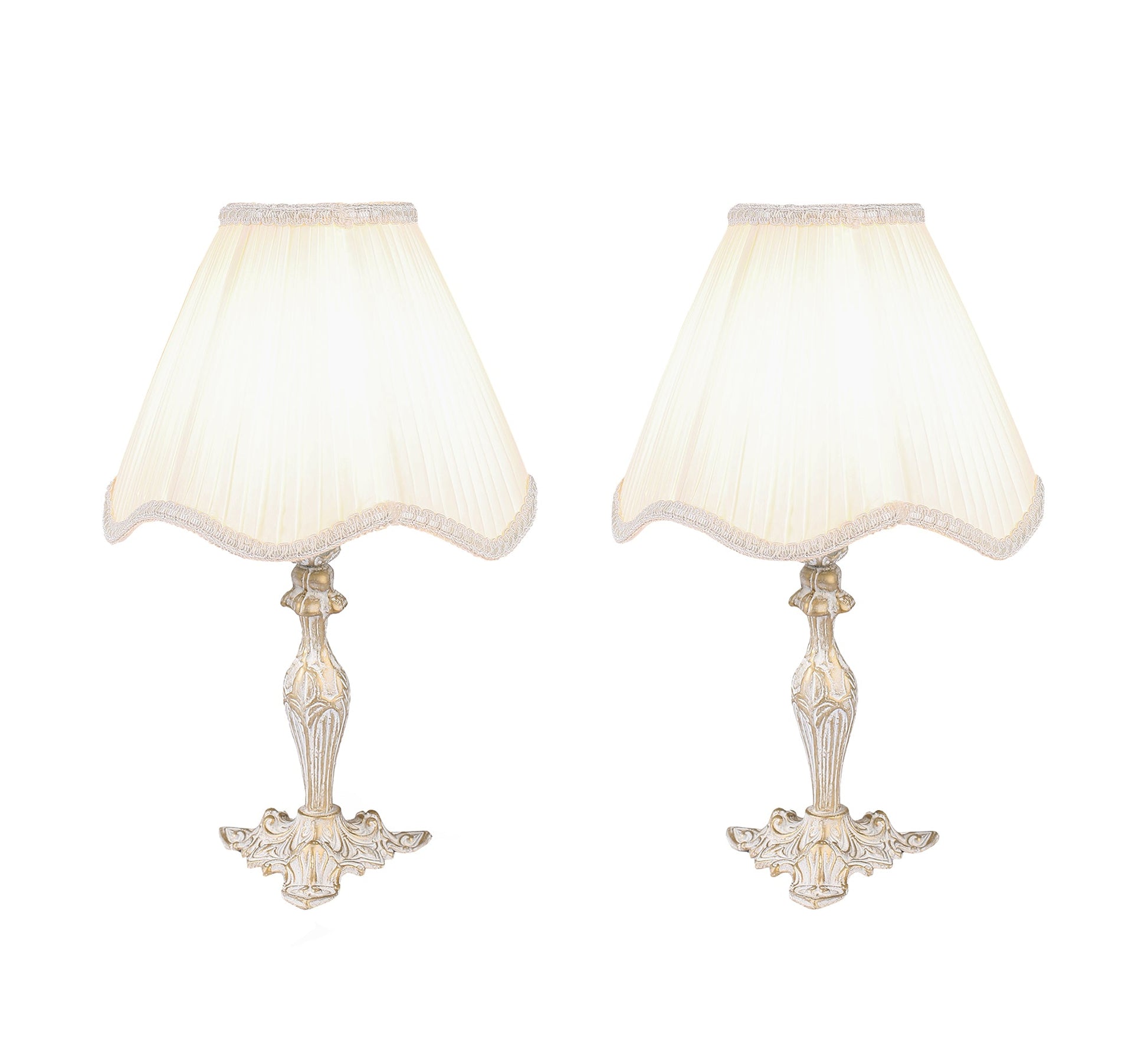 Two antique - looking table lamps add a touch of elegance. - Vitrine Furniture - Lighting