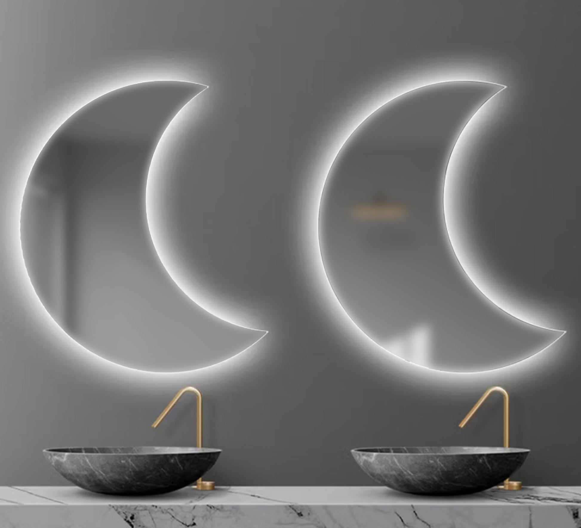 Two crescent - shaped mirrors - Vitrine Furniture - Décor