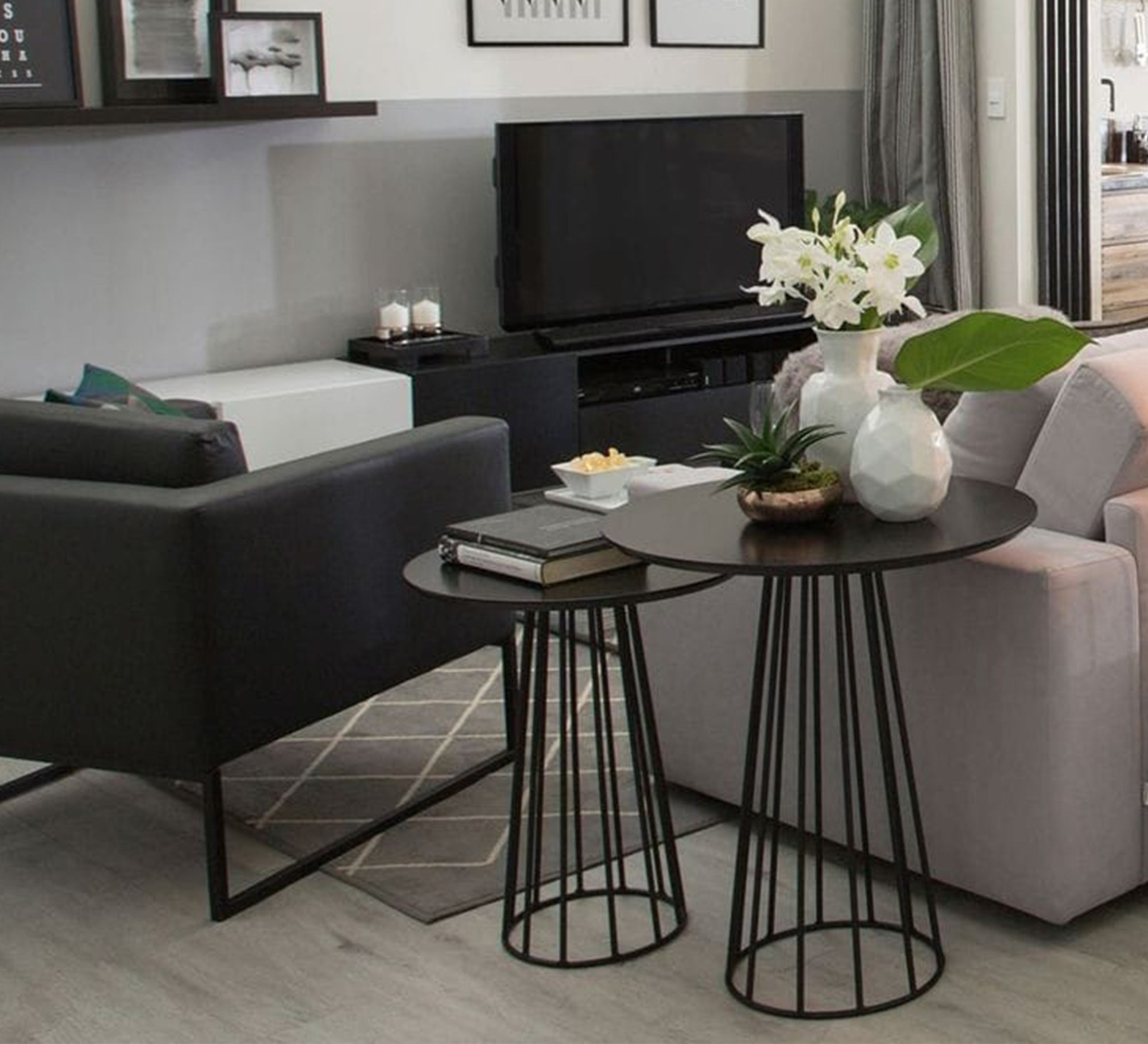 Two round tables with conical bases - Vitrine Furniture - Furniture