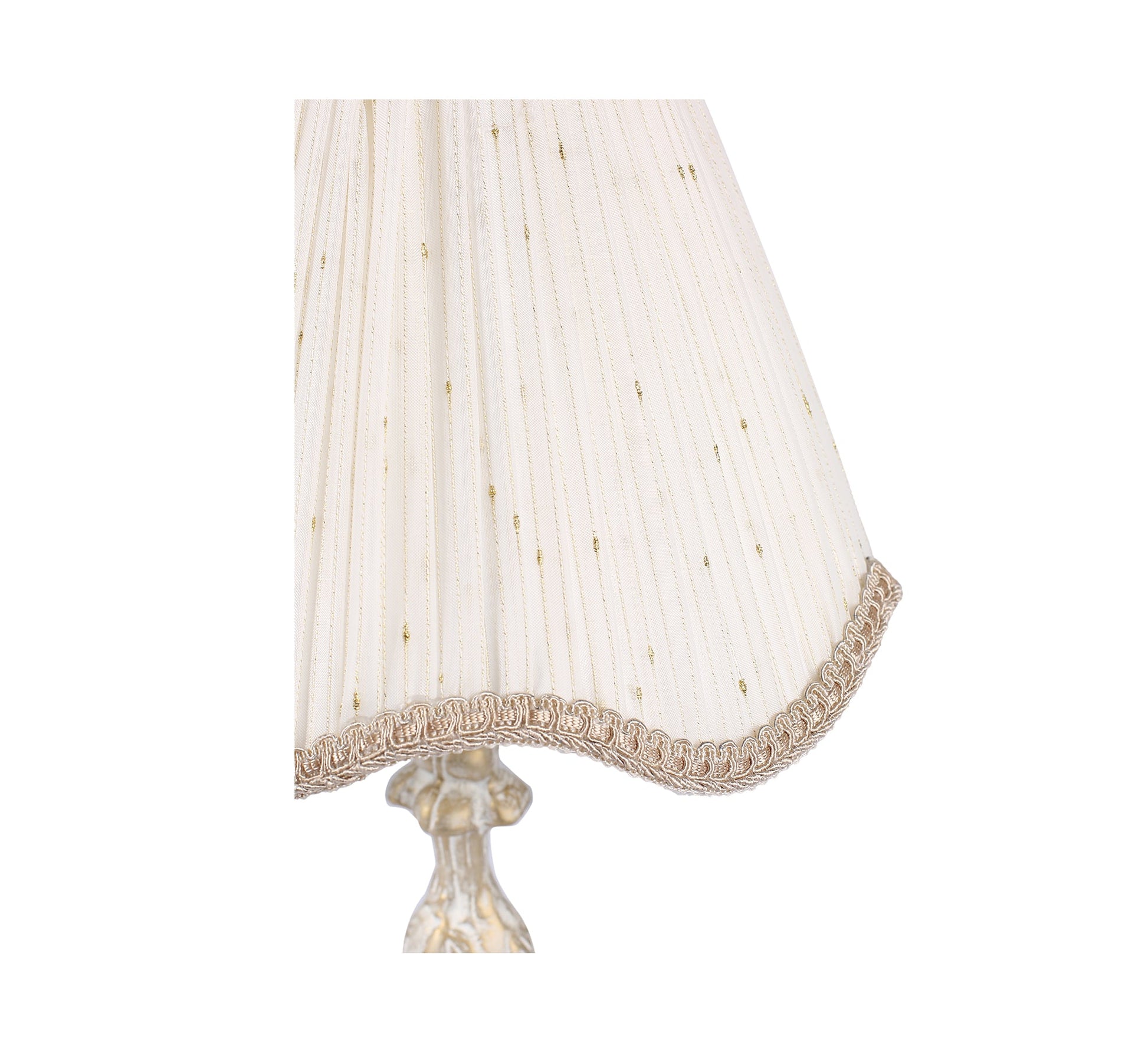 Warm lighting with a classic design and antique motifs - Vitrine Furniture - Lighting