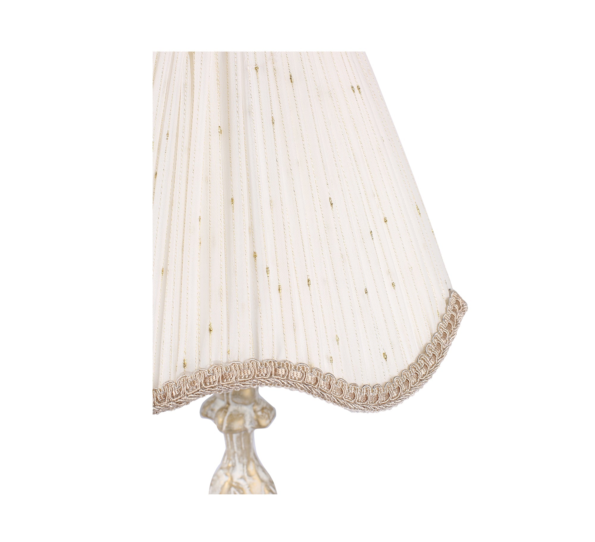 Warm lighting with a classic design and antique motifs - Vitrine Furniture - Lighting