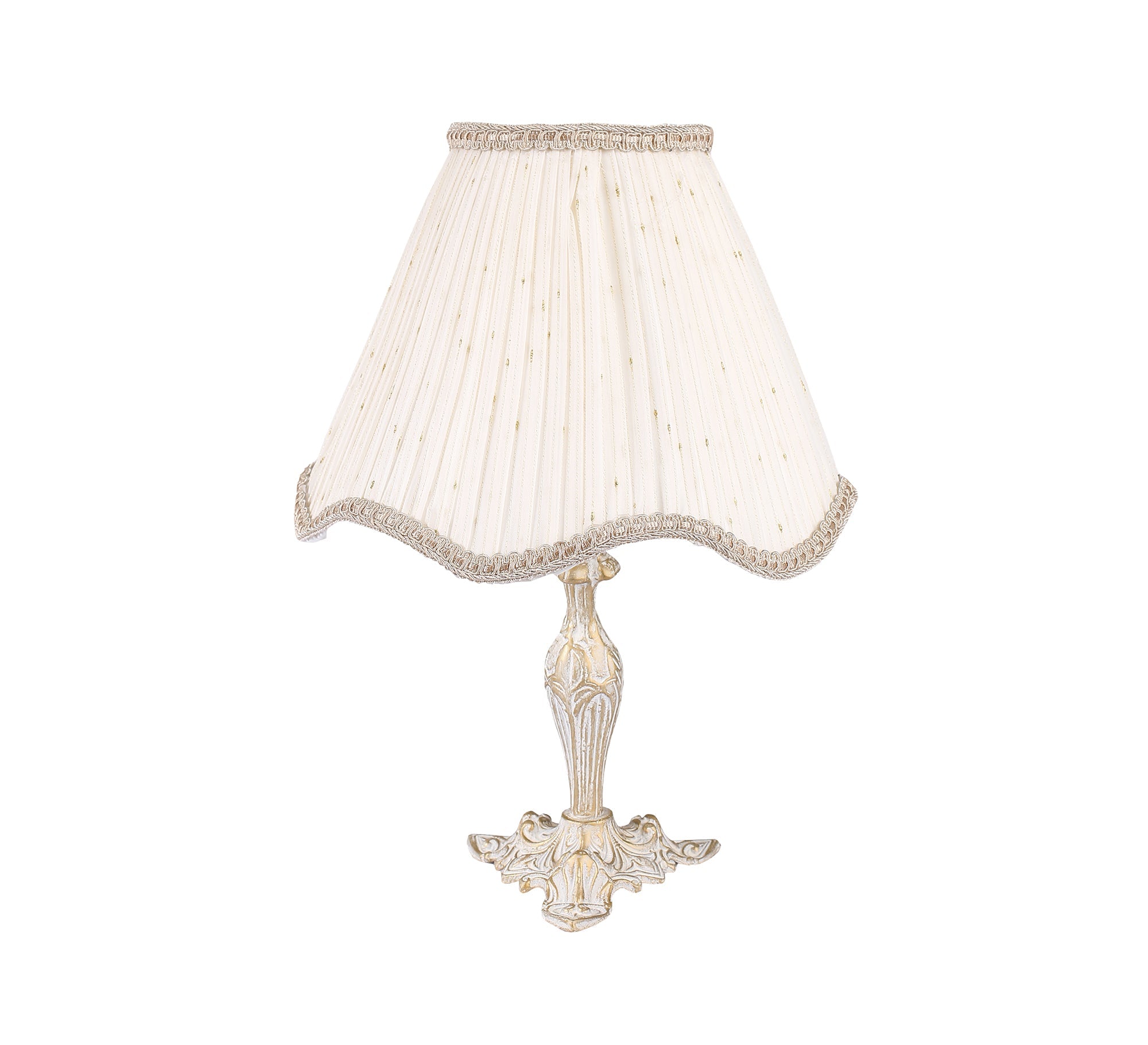 Warm lighting with a classic design and antique motifs - Vitrine Furniture - Lighting