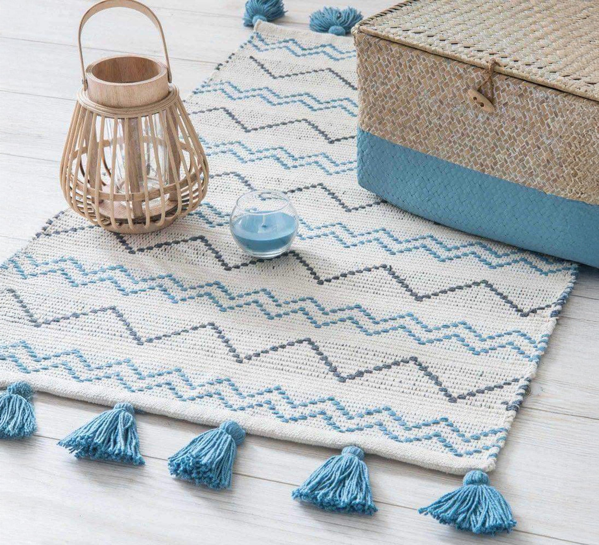 Water zigzag rug with spherical fringe - Vitrine Furniture - Accessories