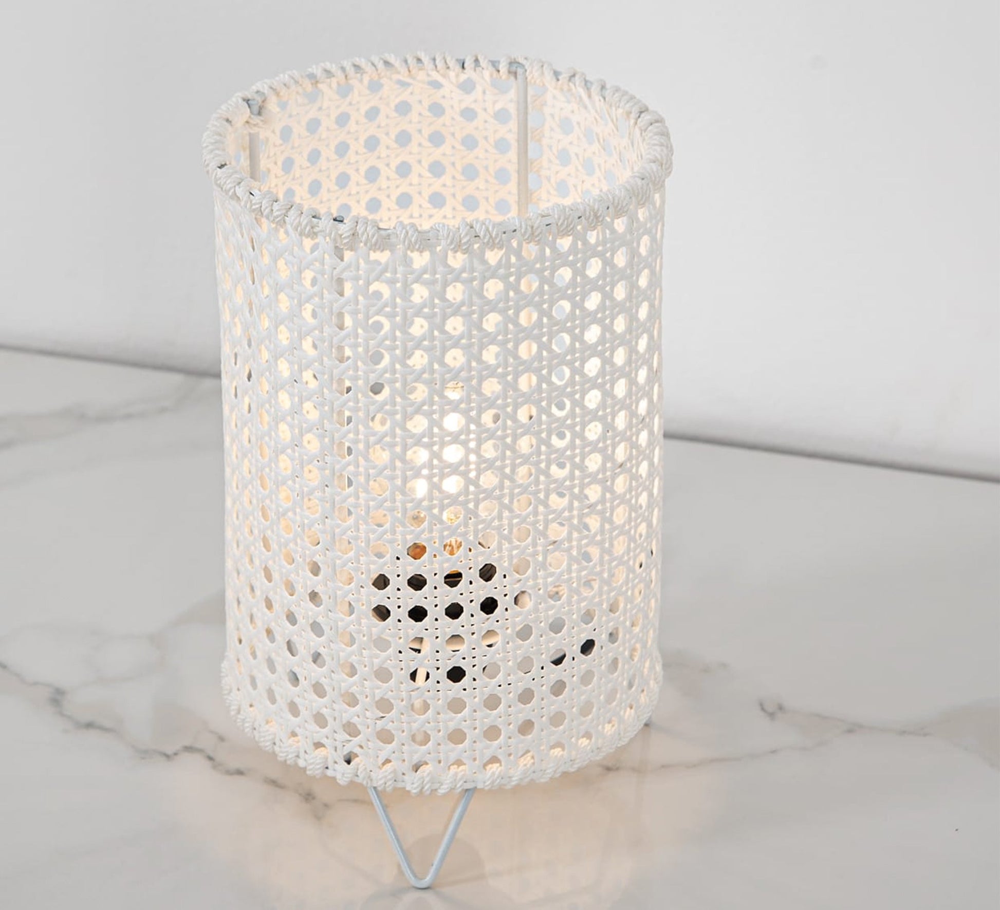 White cylindrical table lighting with a hollow grid pattern - Vitrine Furniture - Lighting