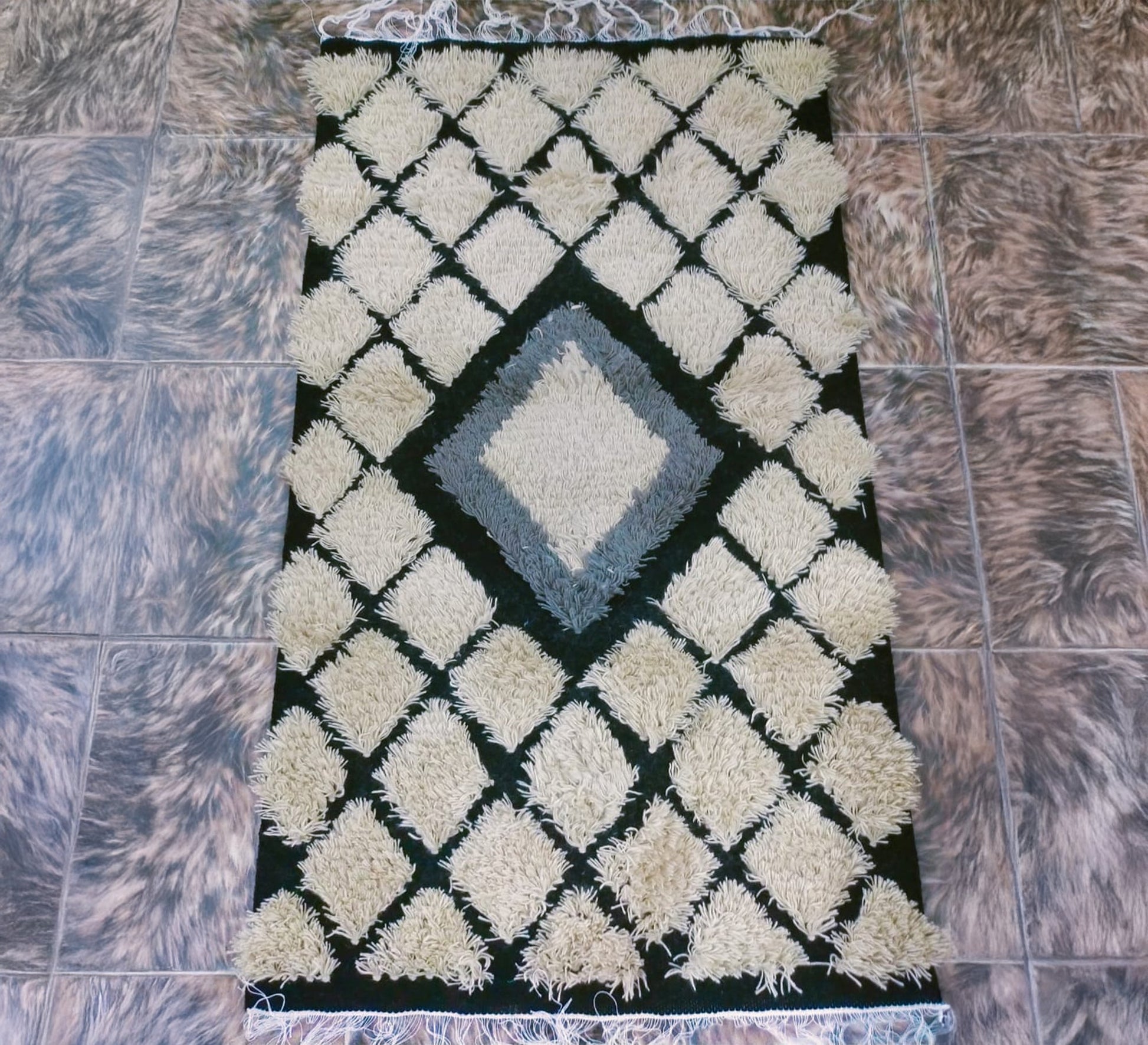 White furry diamond pattern rug center - Vitrine Furniture - Accessories