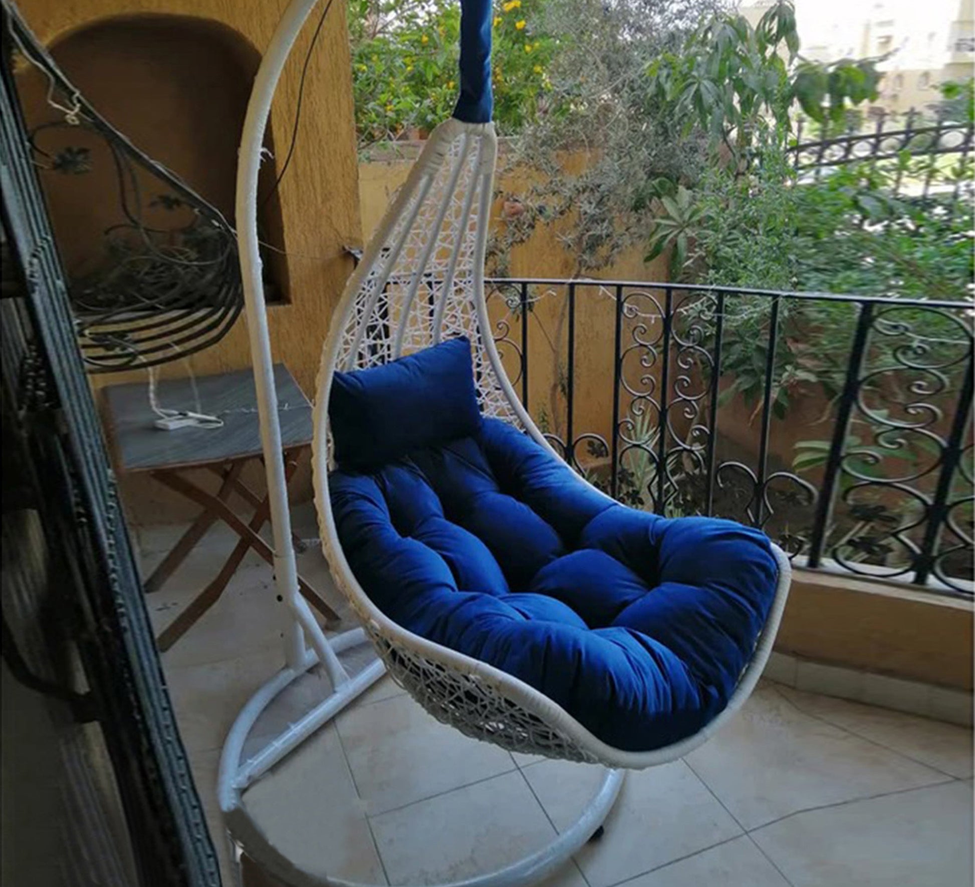 White half moon swing - Vitrine Furniture - Outdoor Products