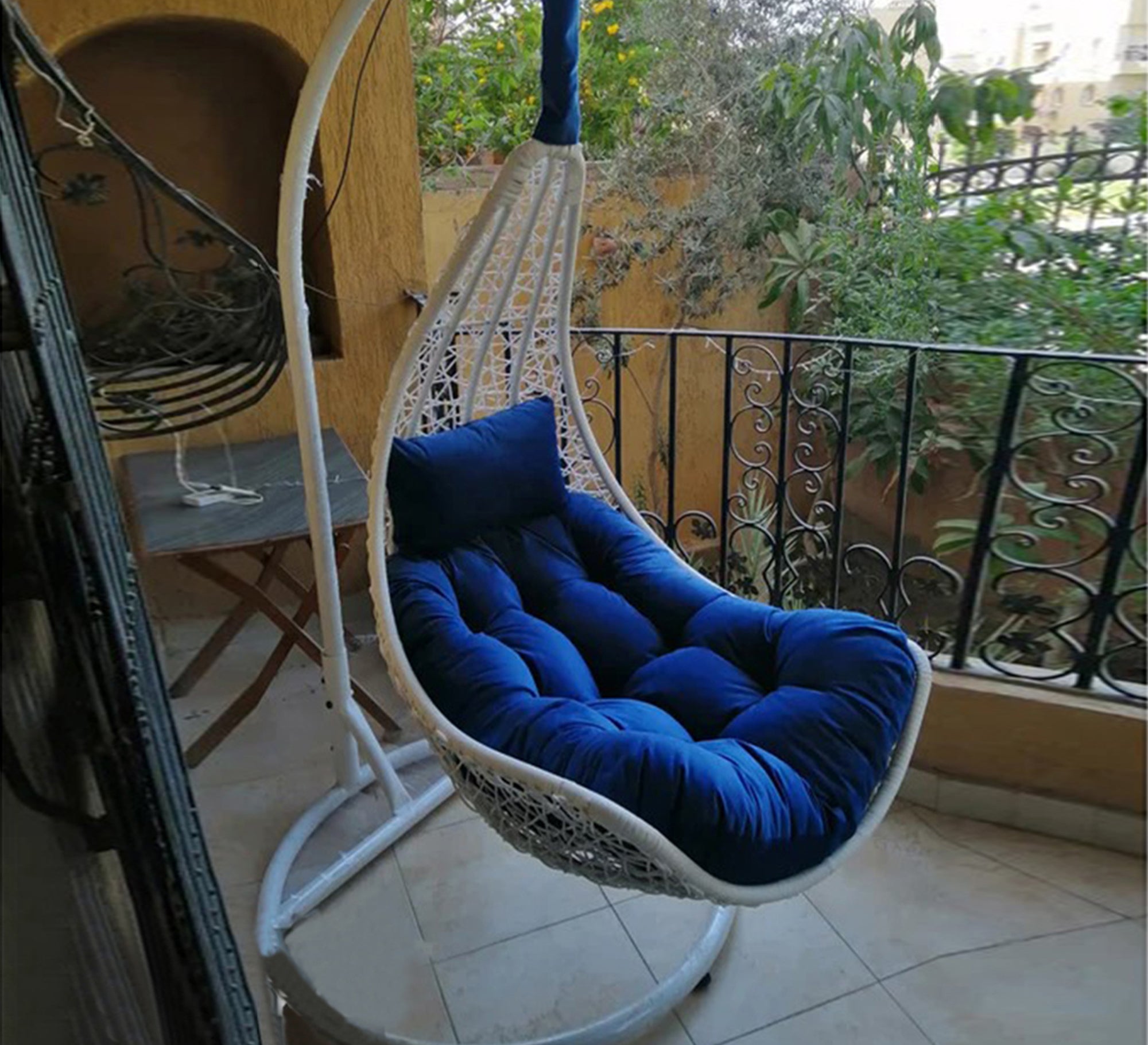 White half moon swing - Vitrine Furniture - Outdoor Products