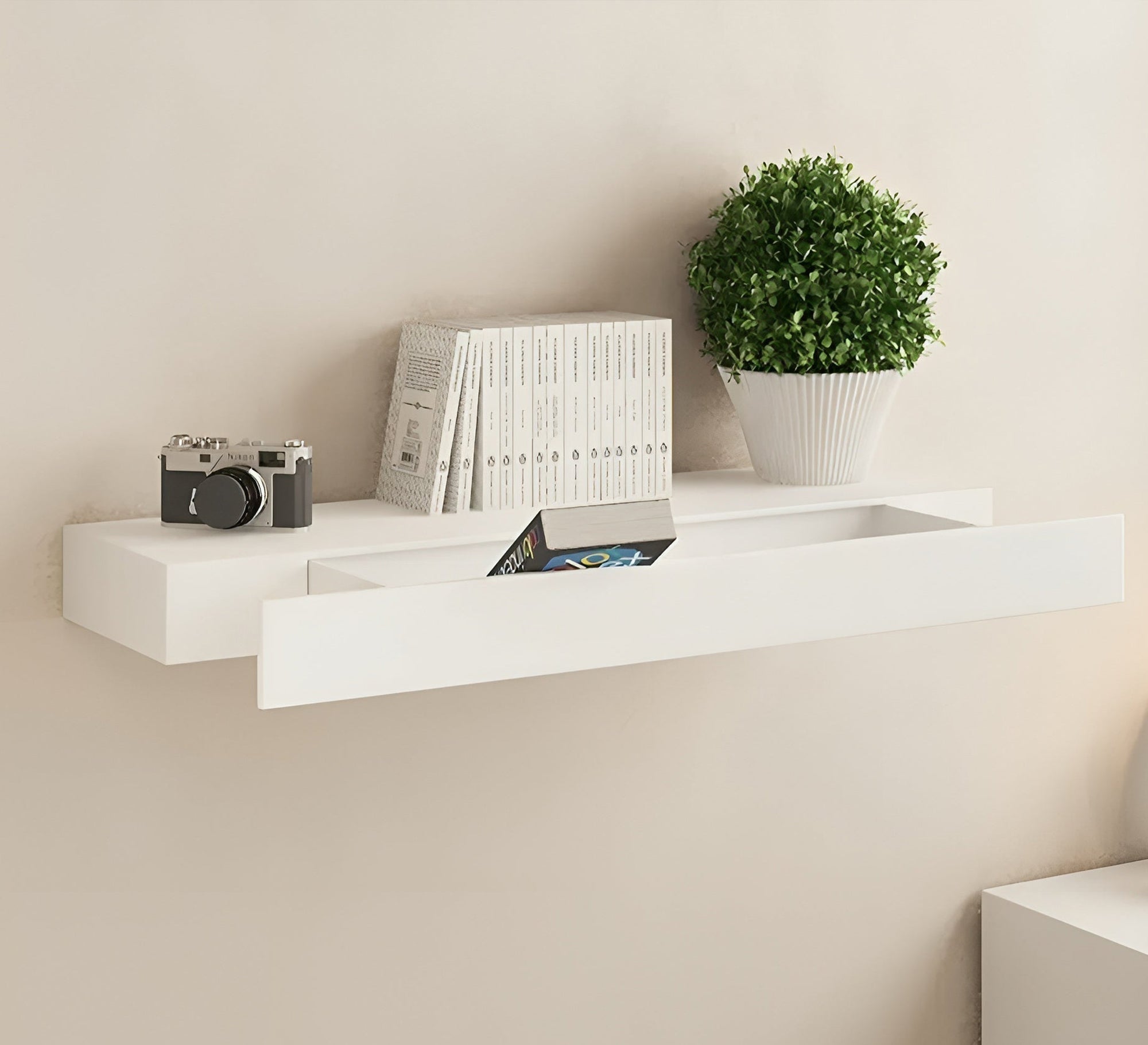 White hanging shelf for decorative items - Vitrine Furniture - Décor
