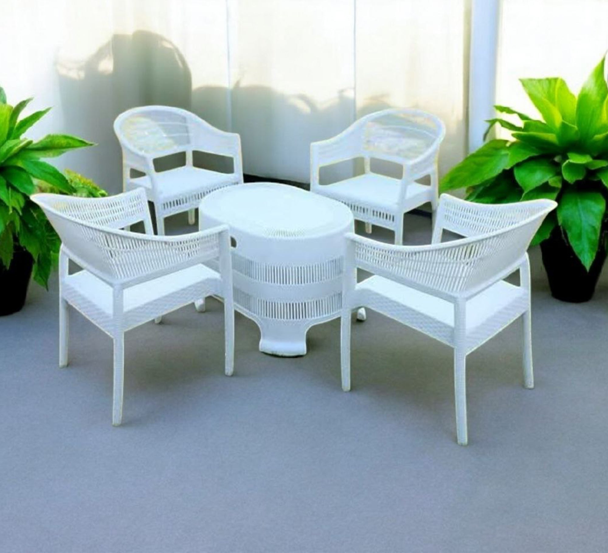White oval outdoor seating set, elegant and modern - Vitrine Furniture - Outdoor Products