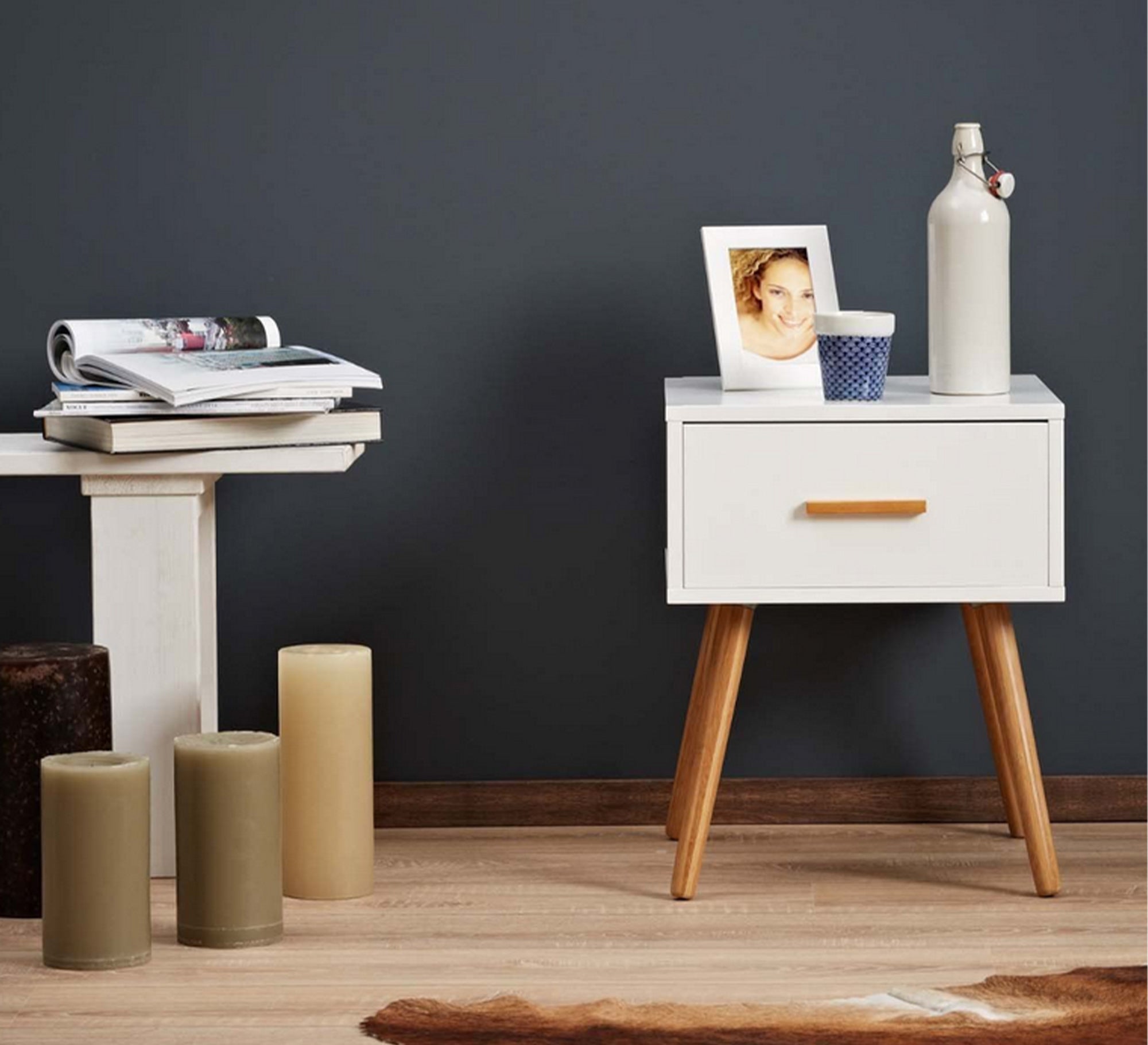 White tablecloth with wooden handle - Vitrine Furniture - Furniture