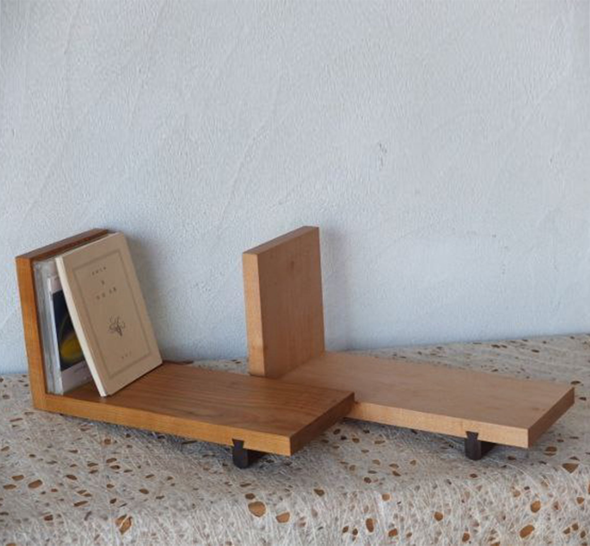 Wooden beige book organizer - Vitrine Furniture - Furniture