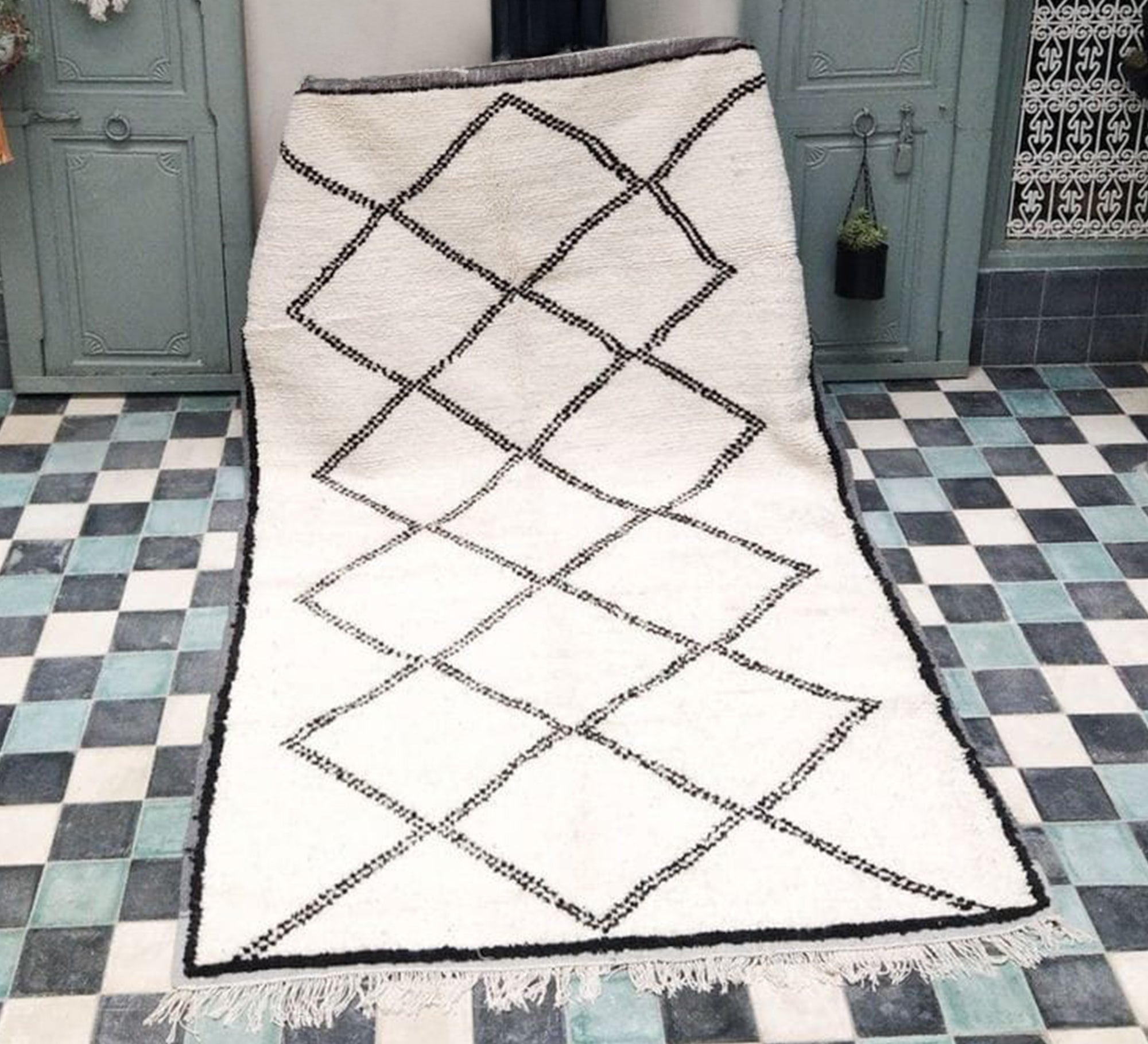 Wool rug with a simple diamond pattern - Vitrine Furniture - Accessories