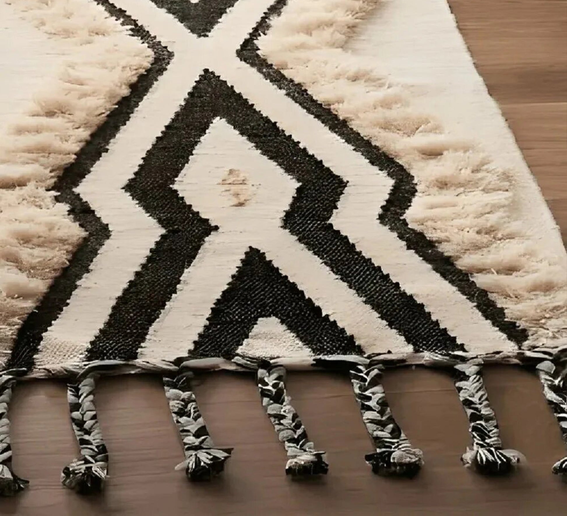 Wool rug with beige and brown patterns - Vitrine Furniture - Accessories