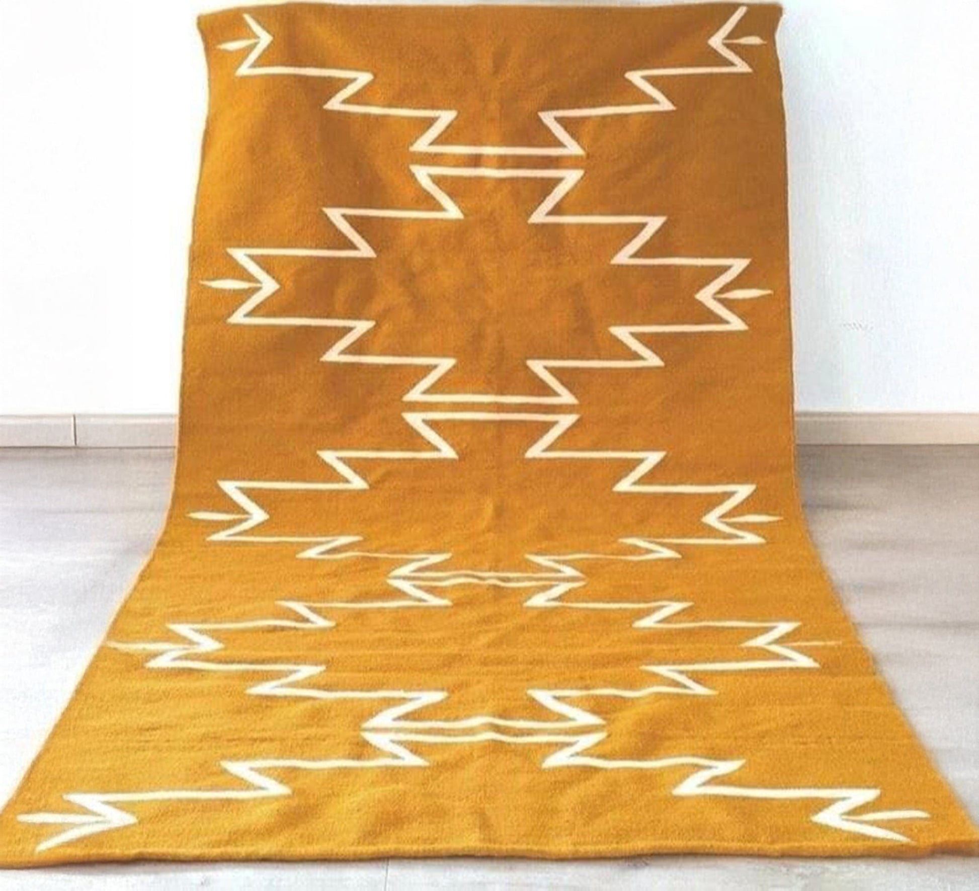 Yellow zigzag rug - Vitrine Furniture - Accessories
